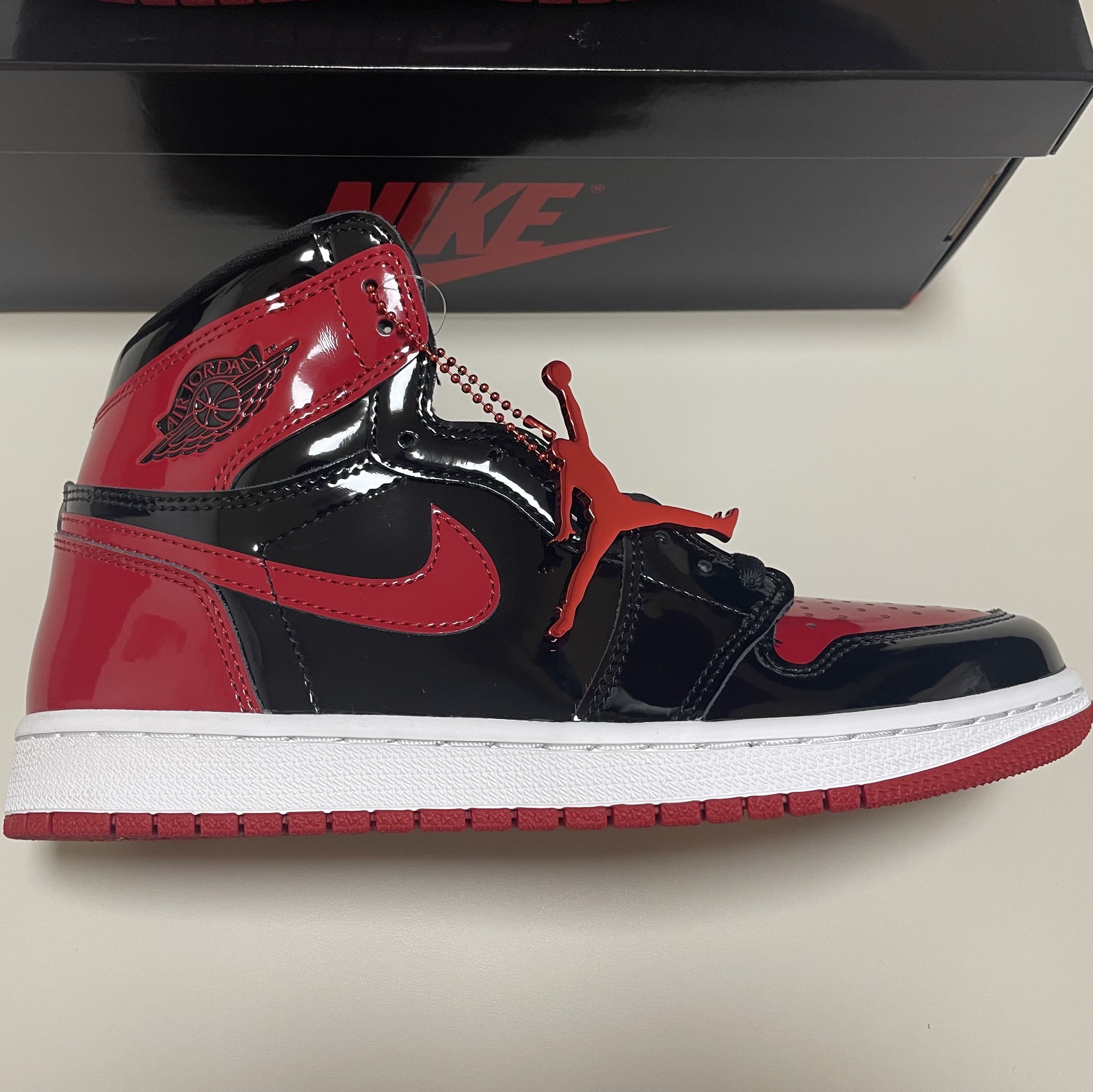 Jordan 1 Retro High OG Patent Bred 착용 스타일 - 2