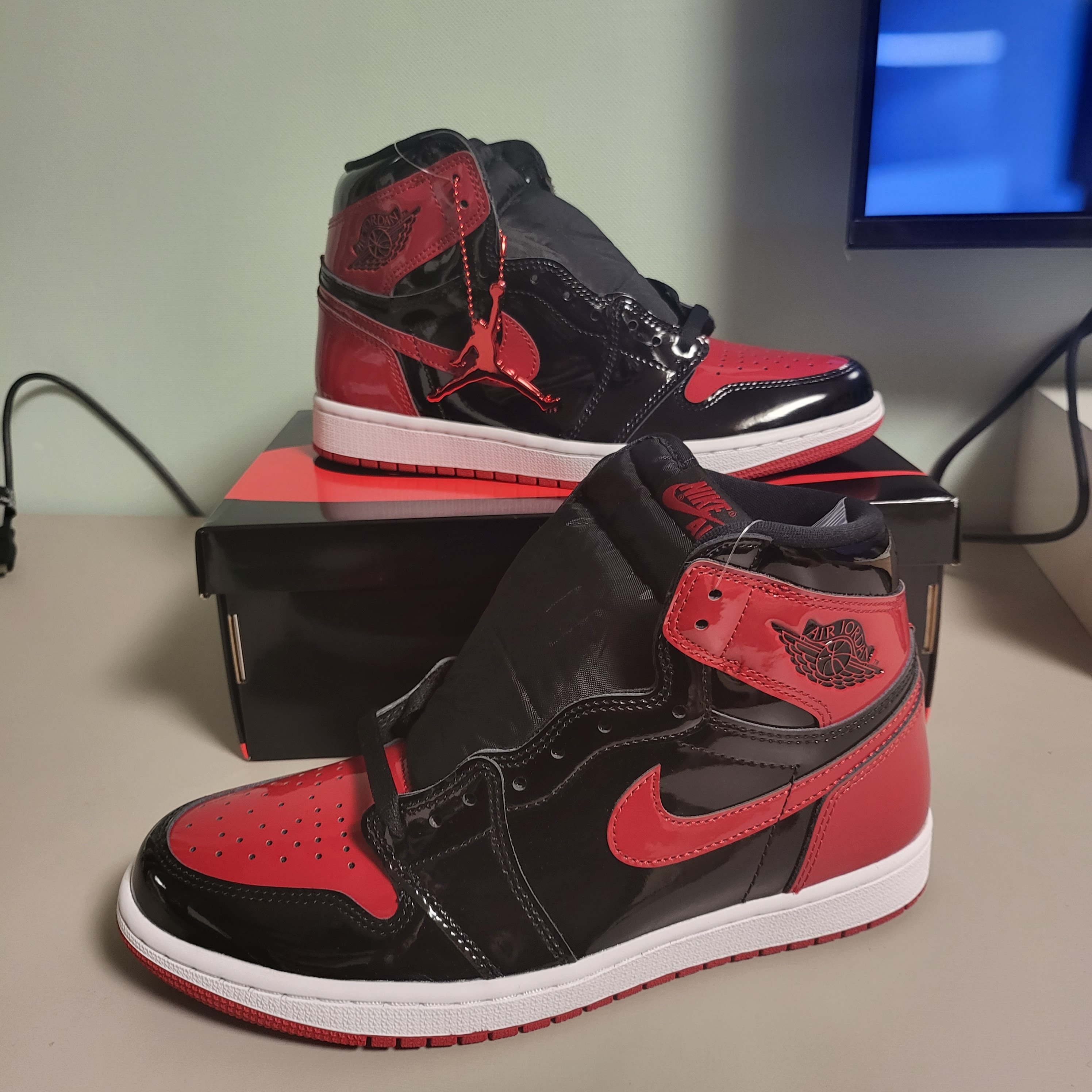 Jordan 1 Retro High OG Patent Bred 착용 스타일 - 2