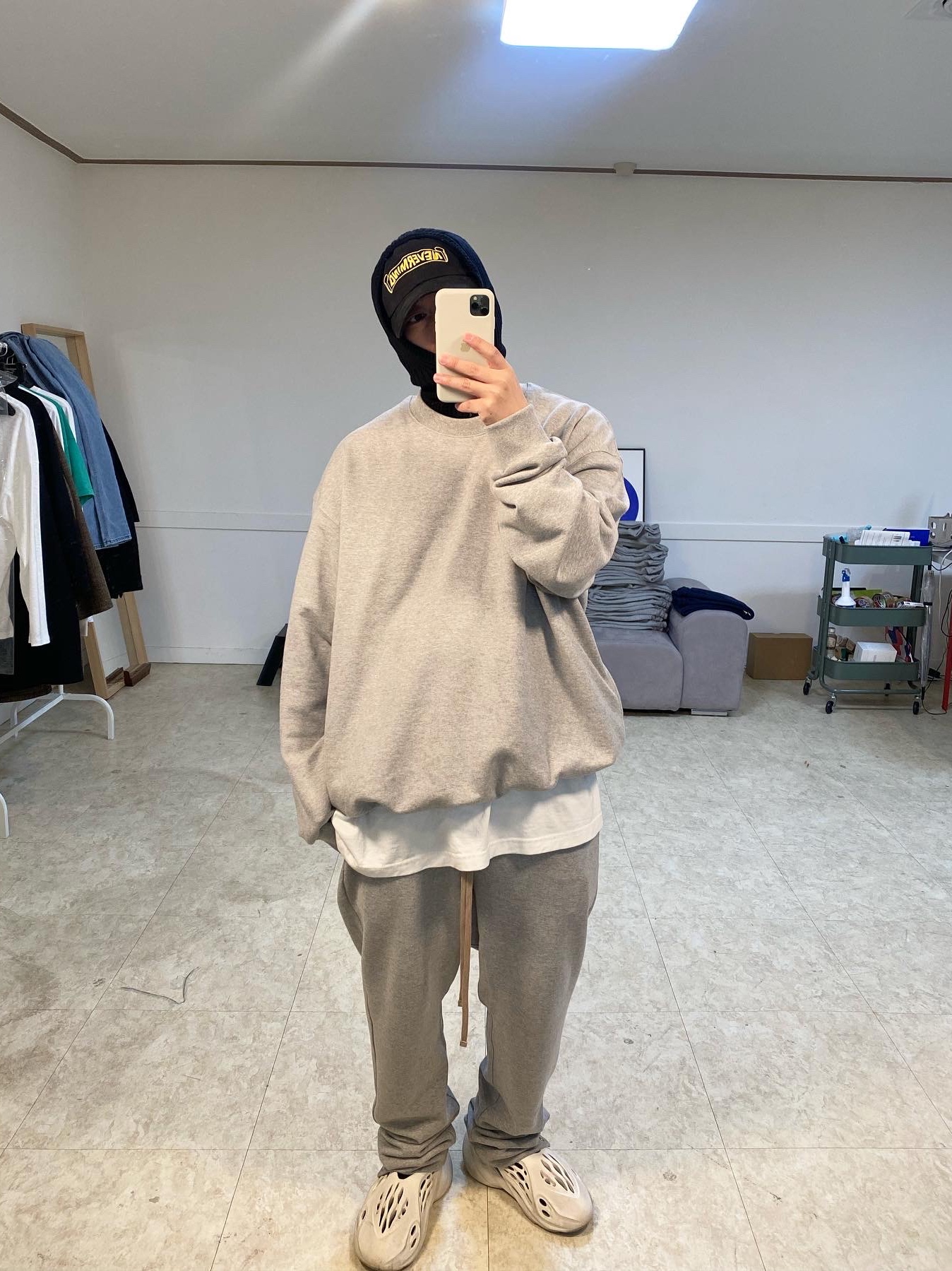 Adidas Yeezy Foam RNNR Ararat 착용 스타일 - 1
