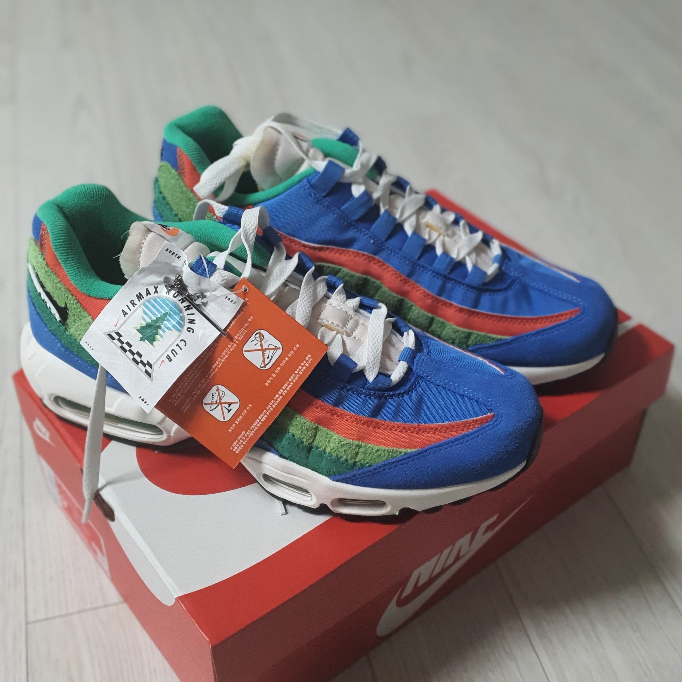 Nike Air Max 95 SE Running Club Light Photo Blue 착용 스타일 - 1