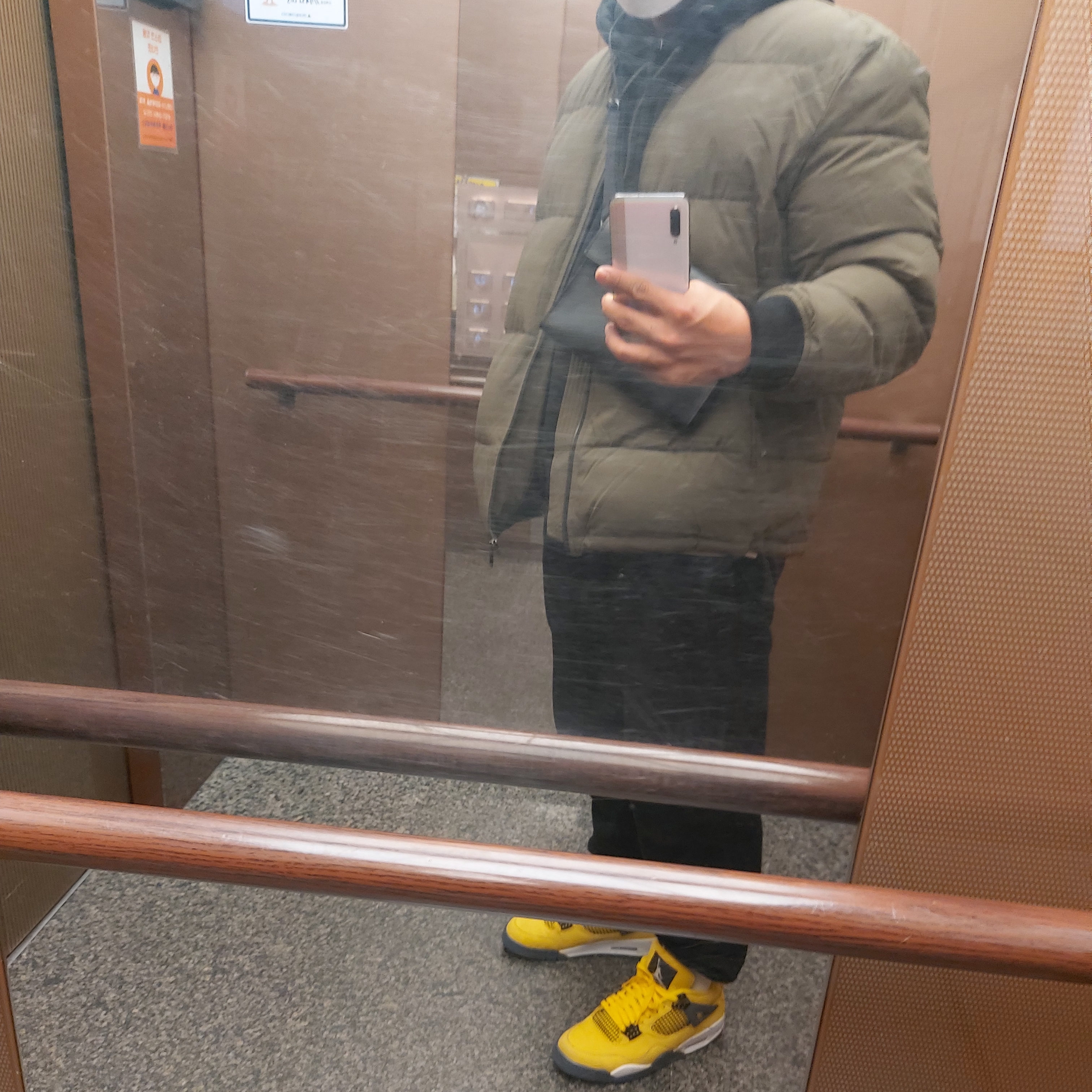 Jordan 4 Retro Tour Yellow 착용 스타일