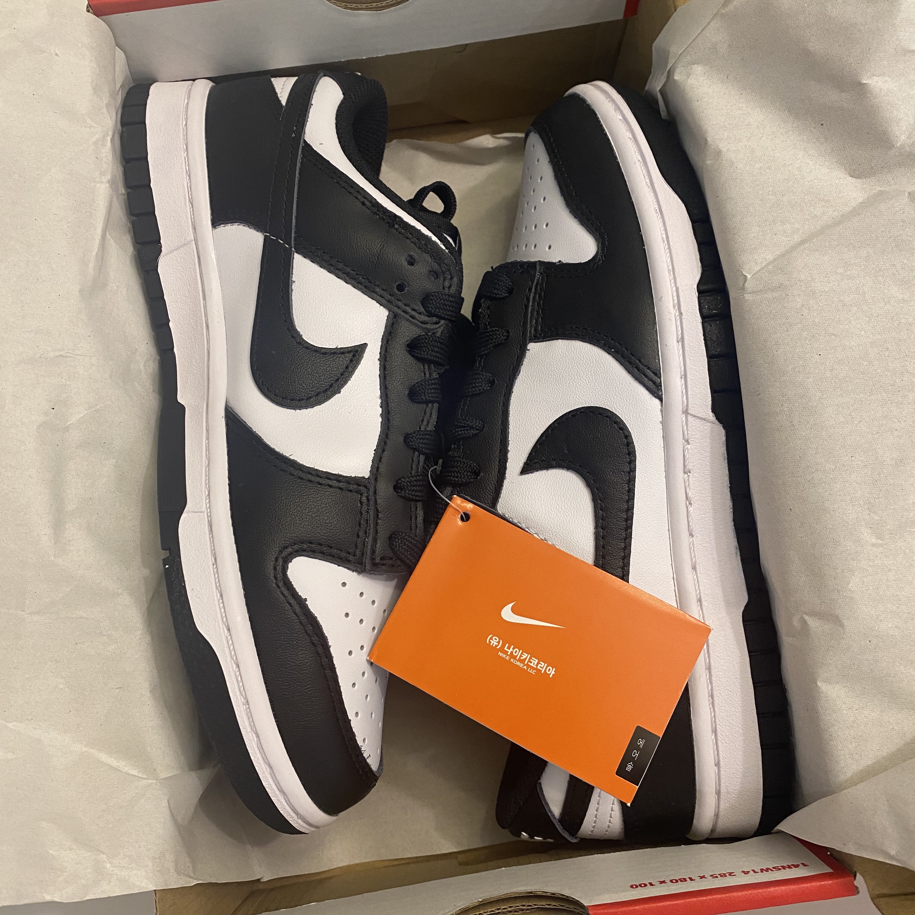 (W) Nike Dunk Low Black 착용 스타일 - 1