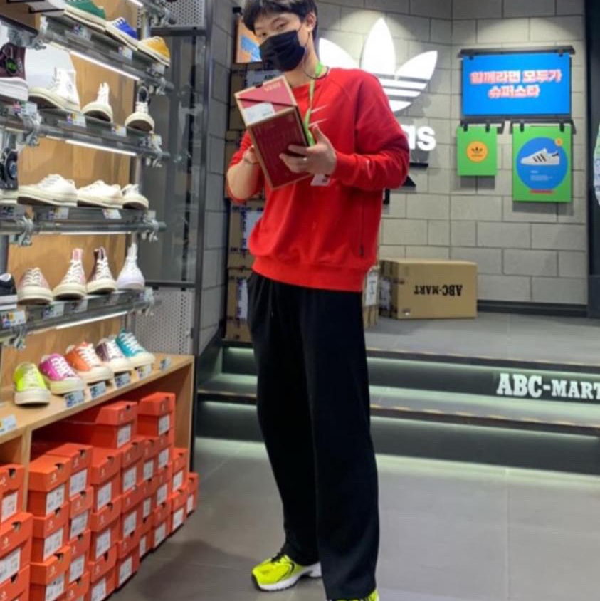 New Balance 530 Yellow 착용 스타일