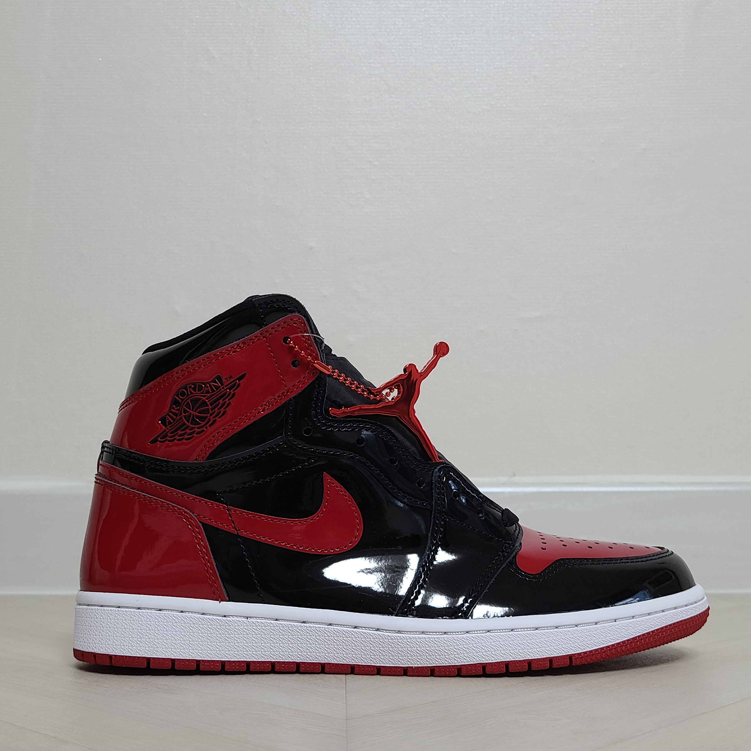 Jordan 1 Retro High OG Patent Bred 착용 스타일 - 2