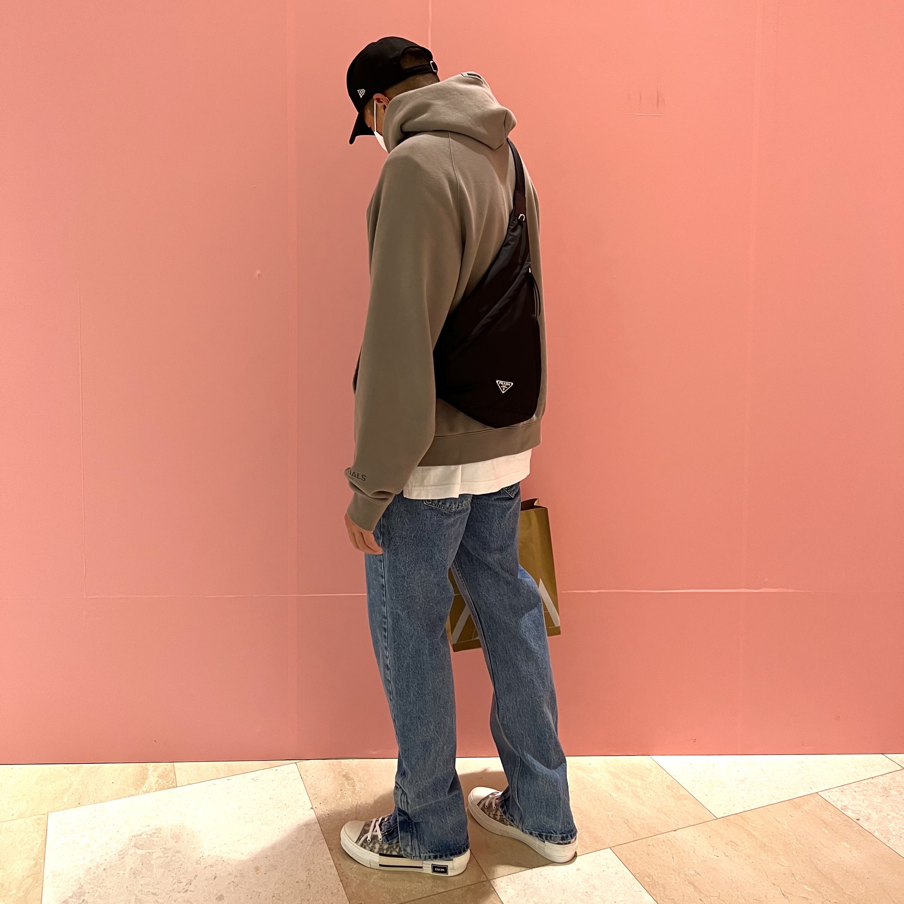 Dior B23 High Dior Oblique White & Black, Essentials Pull-Over Hoodie Taupe - 21SS 착용 스타일