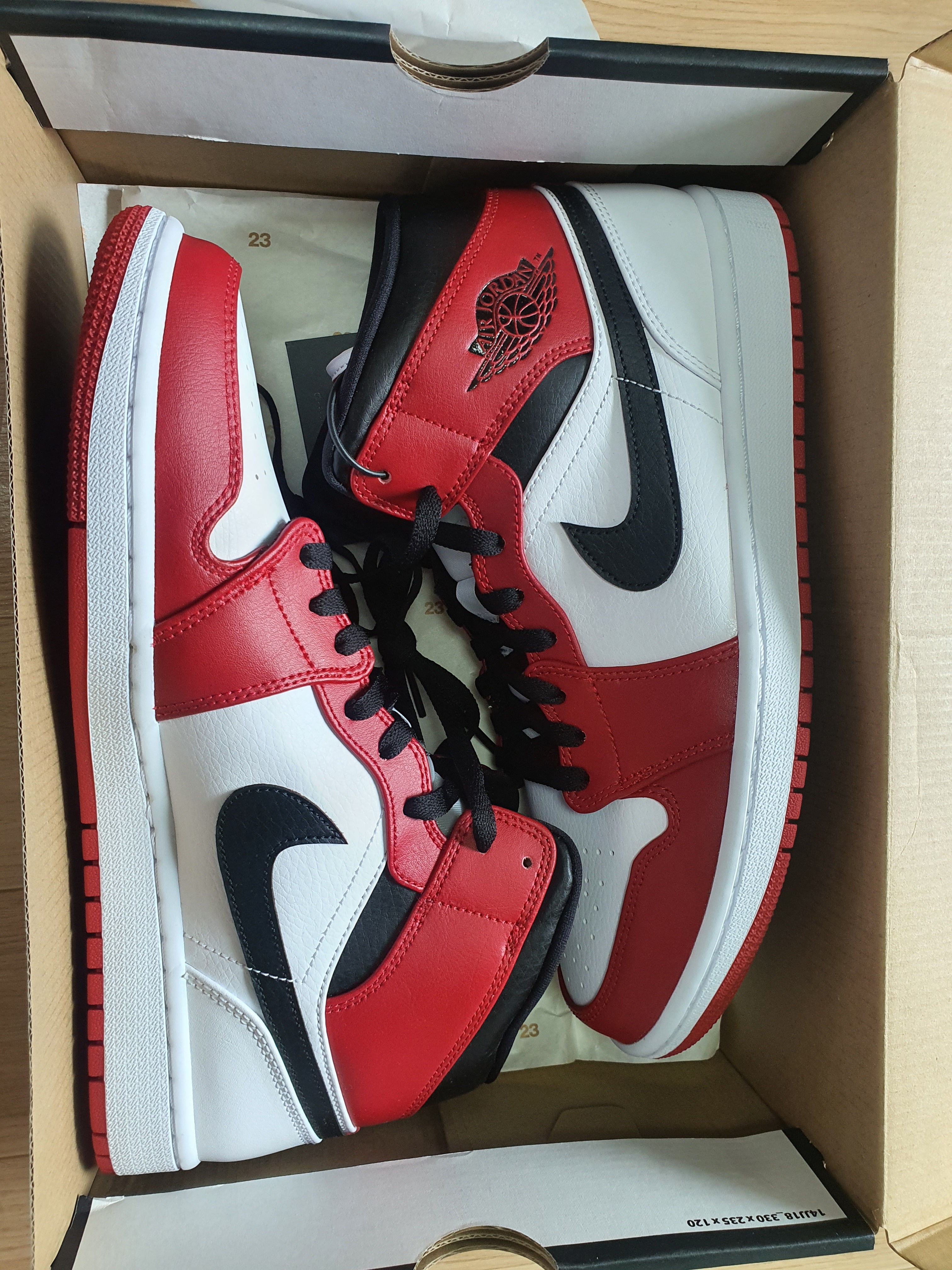 Jordan 1 Mid Chicago 2020 착용 스타일 - 1