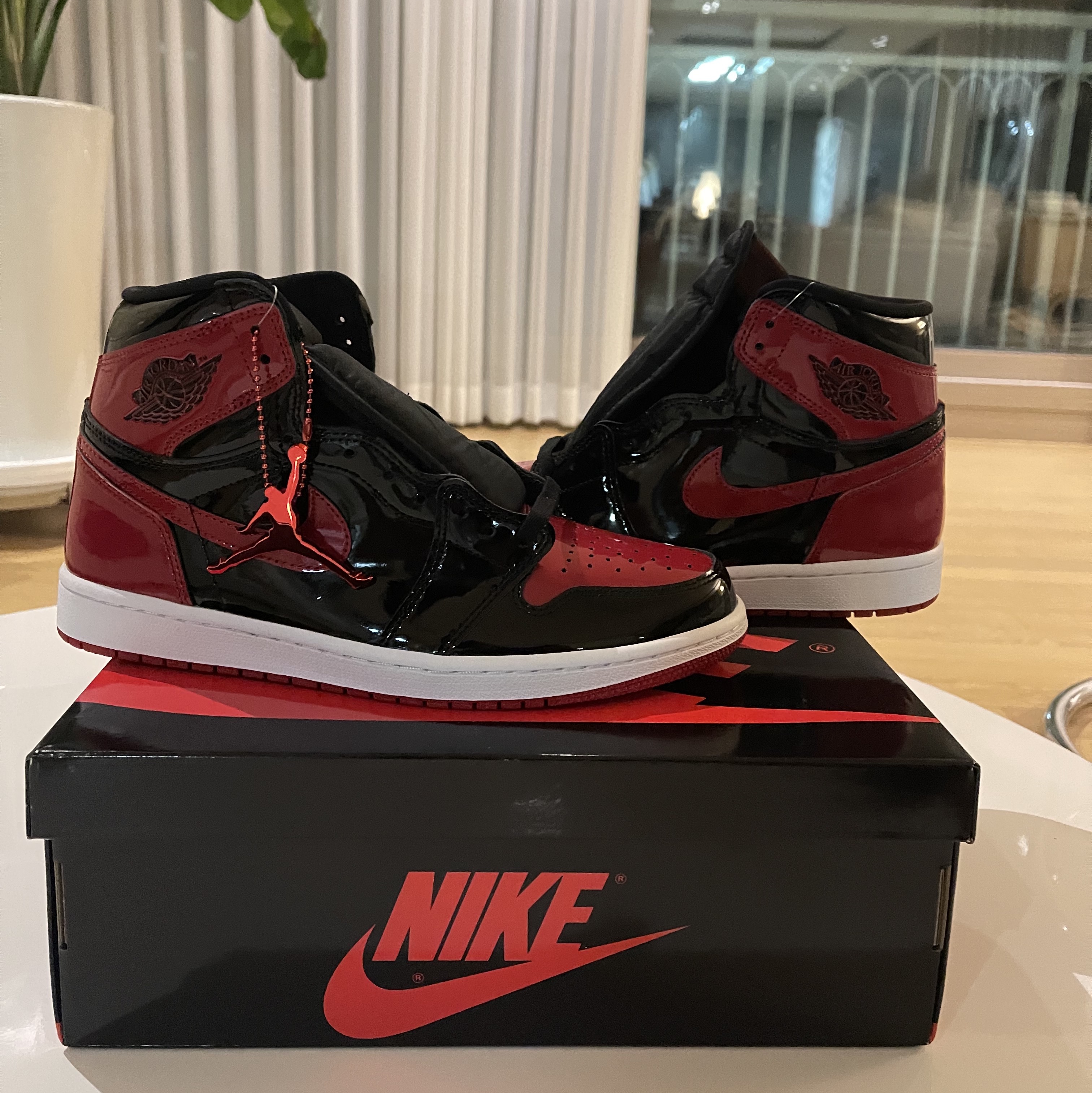 Jordan 1 Retro High OG Patent Bred 착용 스타일 - 2