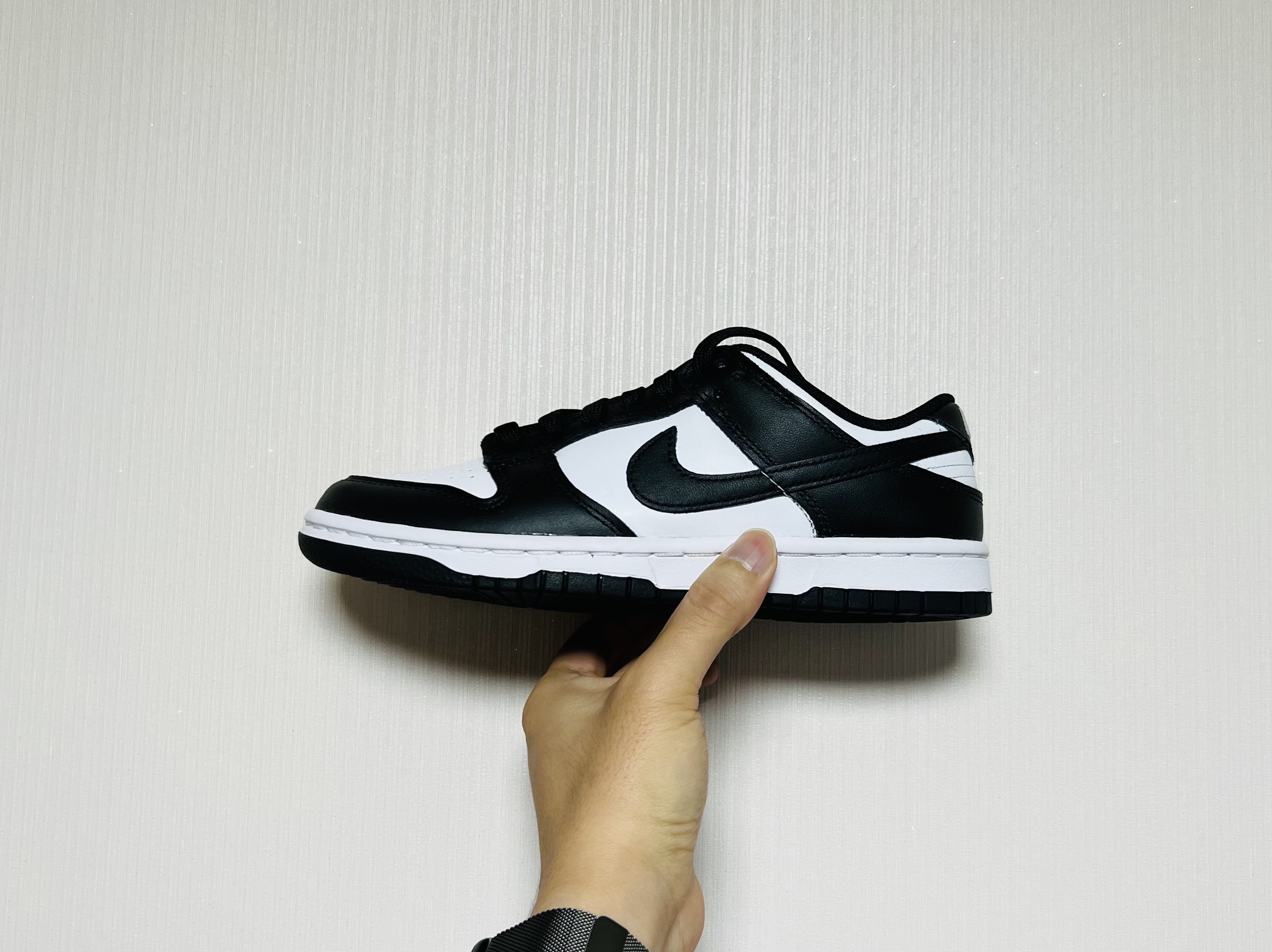 (W) Nike Dunk Low Black 착용 스타일