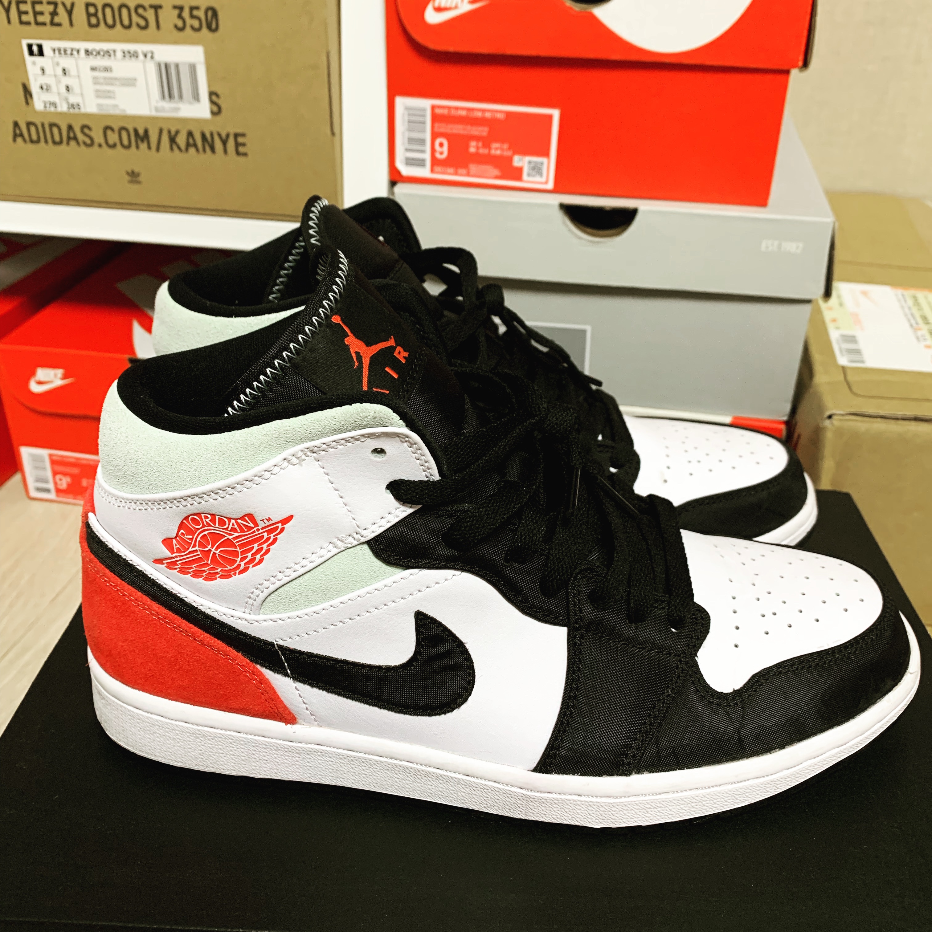 Jordan 1 Mid SE Track Red 착용 스타일