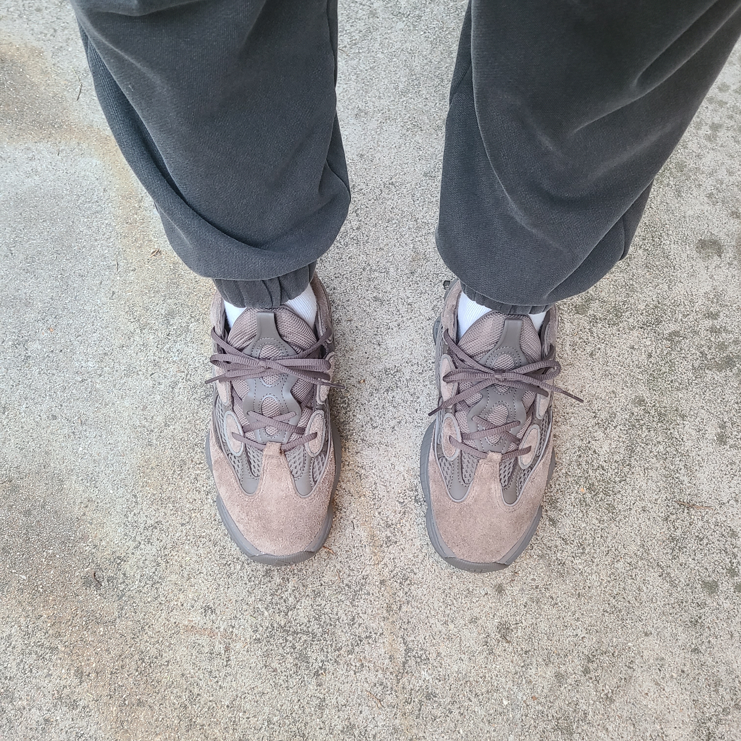 Adidas Yeezy 500 Clay Brown 착용 스타일 - 1