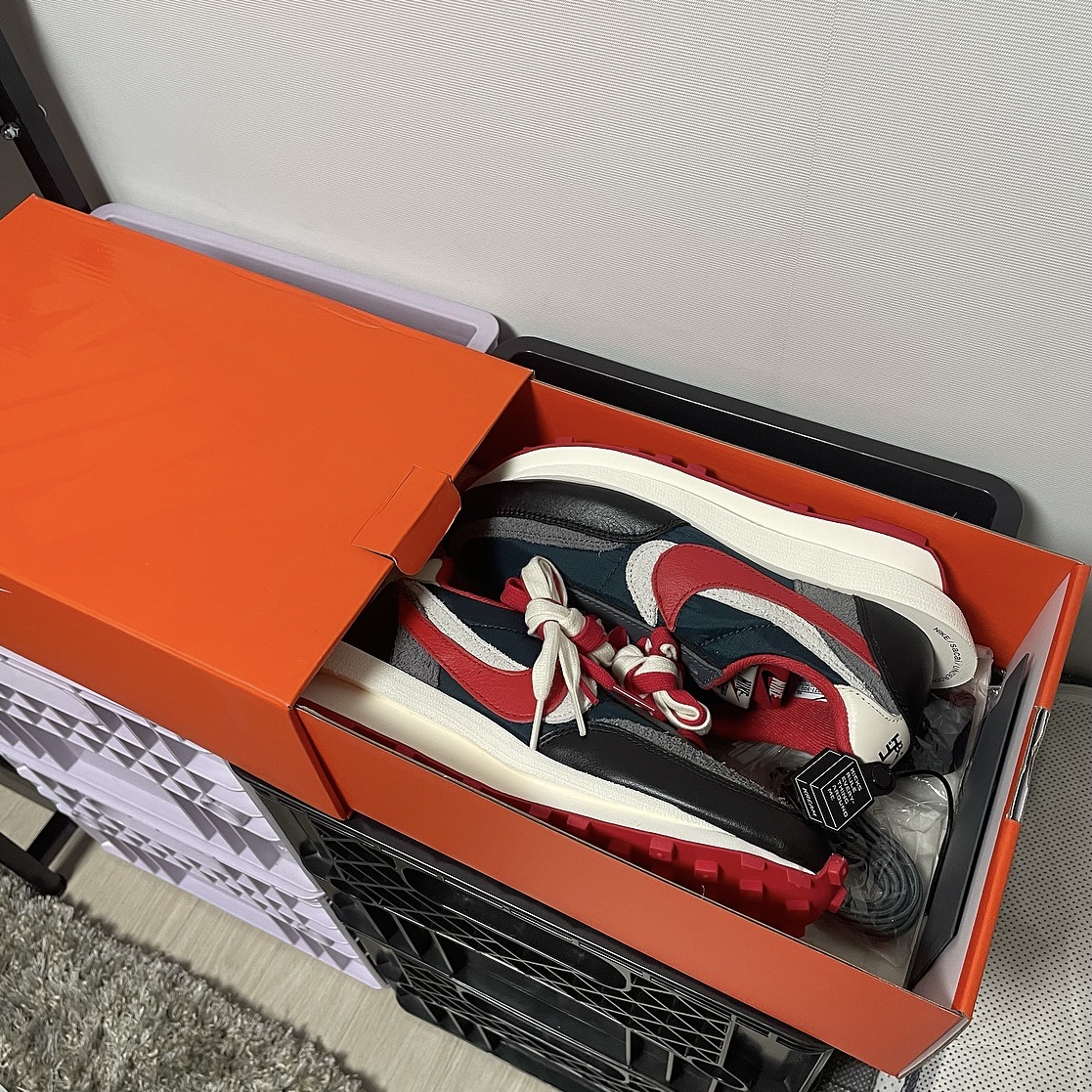 Nike x Sacai x Undercover LDWaffle Midnight Spruce University Red 착용 스타일
