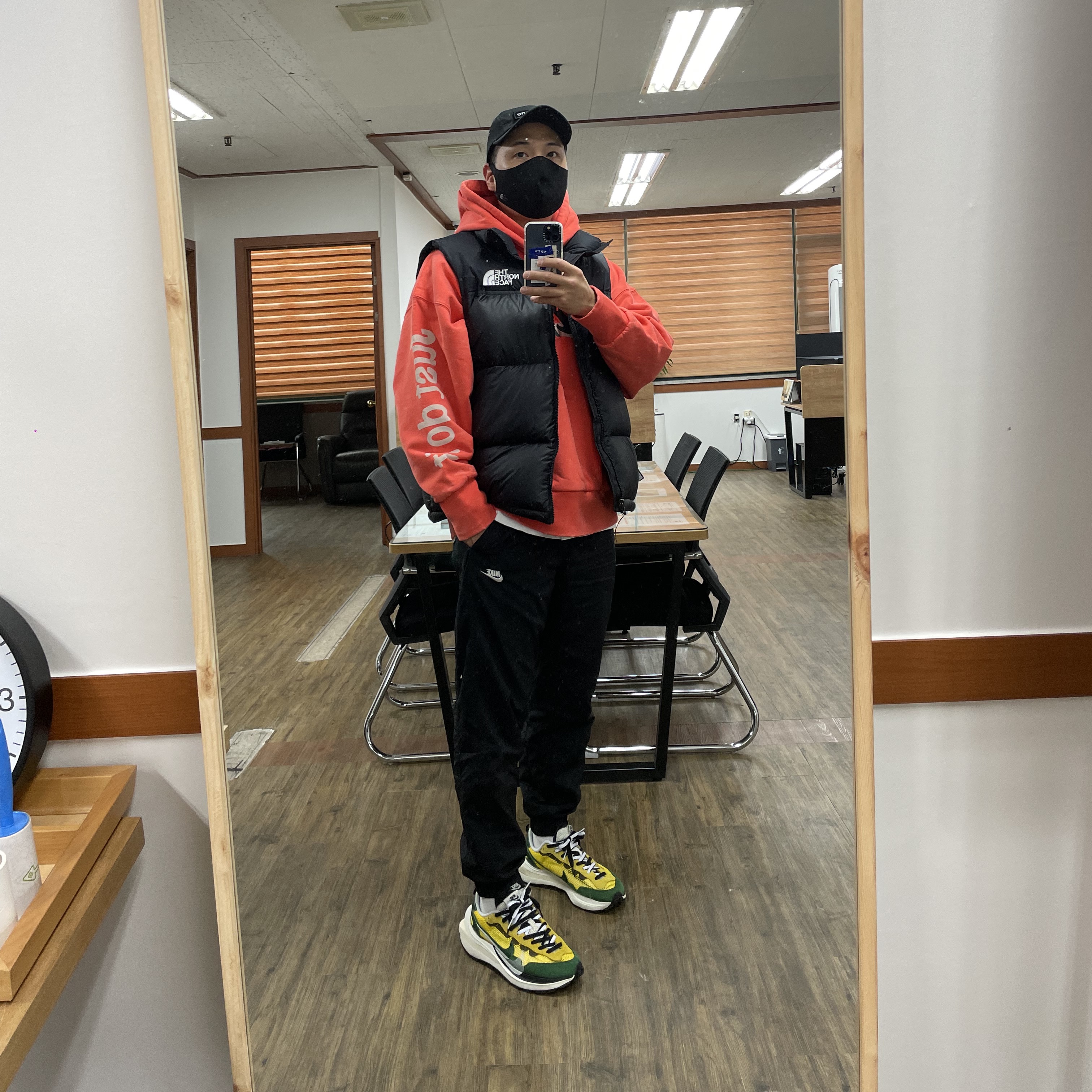 Nike x Cactus Plant Flea Market Shoebox Heavyweight Hooded Pullover Orange - US/EU, Nike x Sacai VaporWaffle Tour Yellow & Gorge Green Sail 착용 스타일 - 3