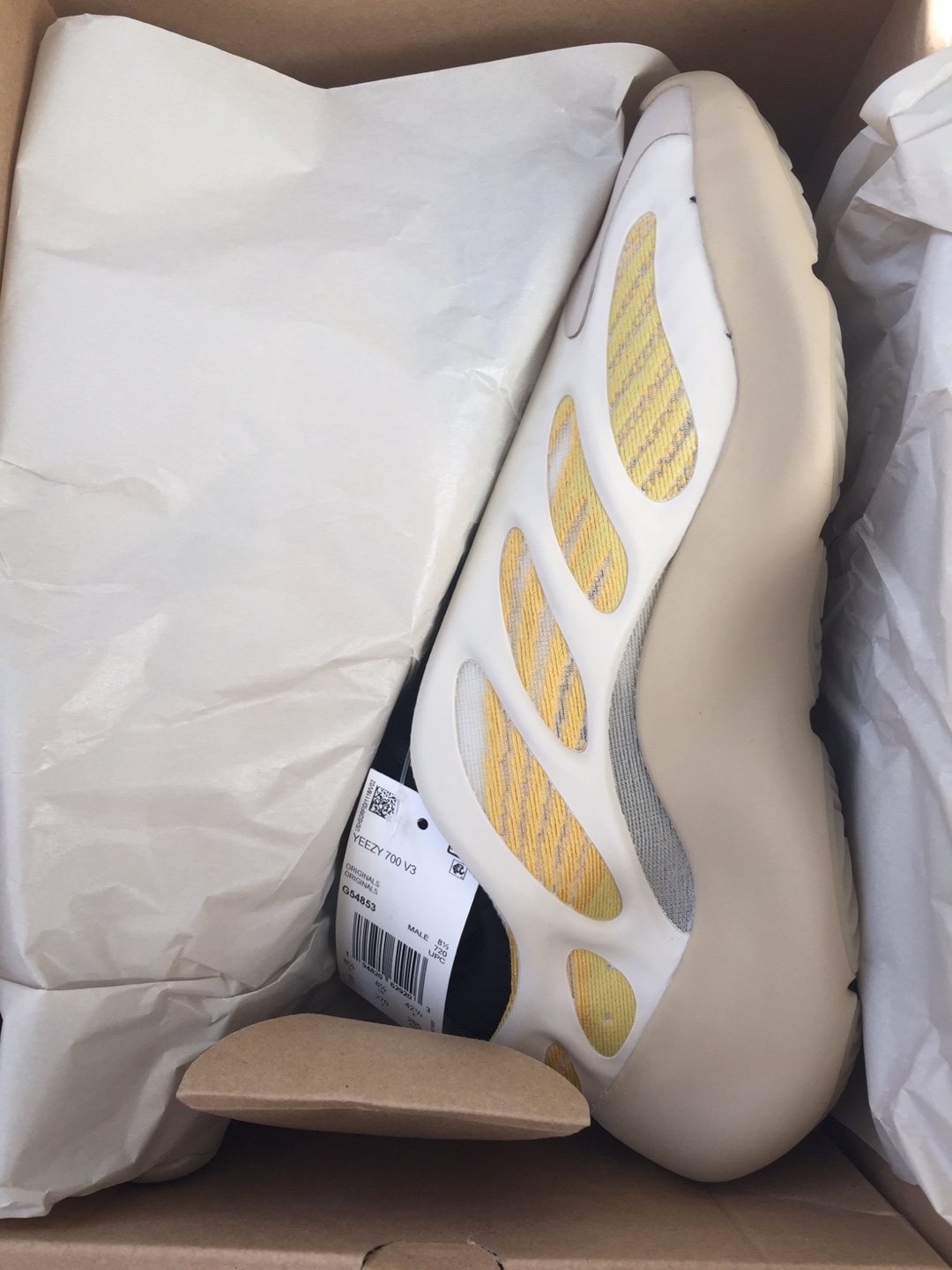 Adidas Yeezy 700 V3 Safflower 착용 스타일