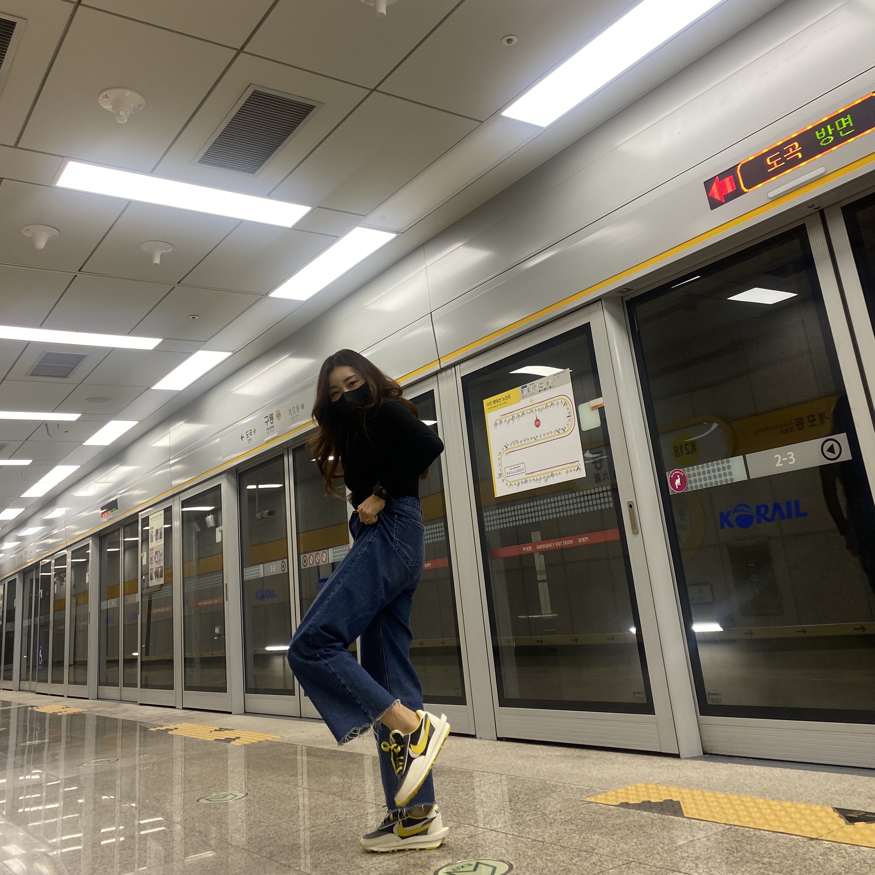 Nike x Sacai x Undercover LDWaffle Black Bright Citron 착용 스타일 - 2