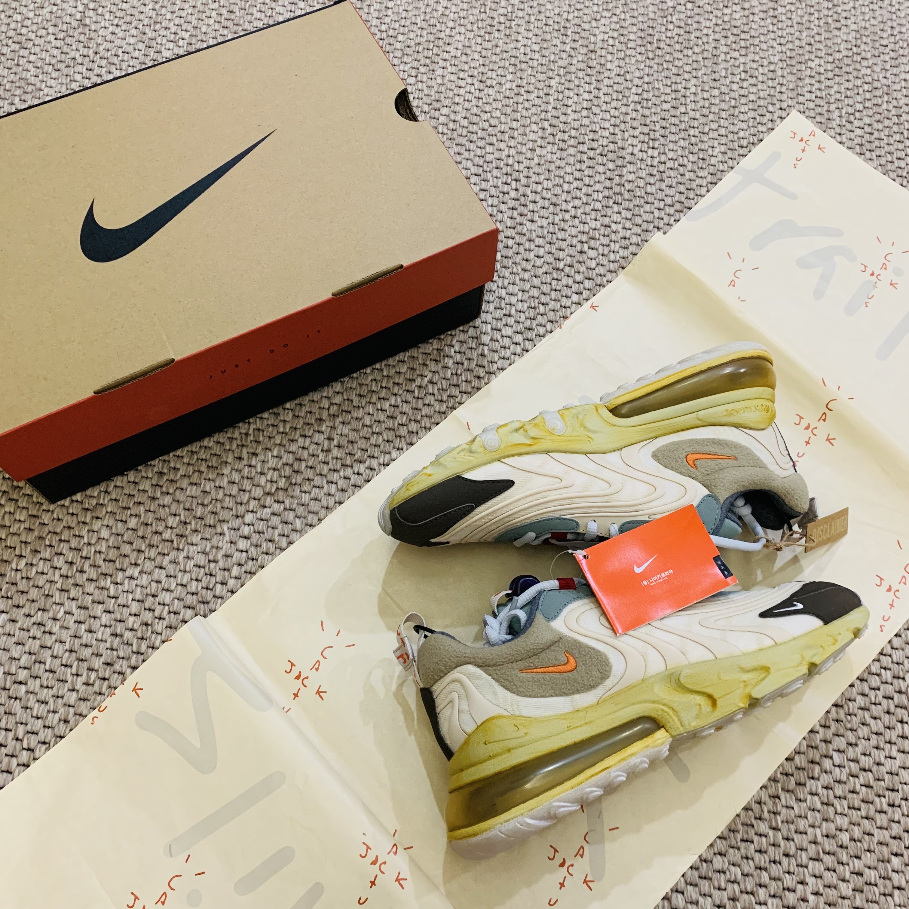Nike x Travis Scott Air Max 270 React Cactus Trails 착용 스타일 - 1