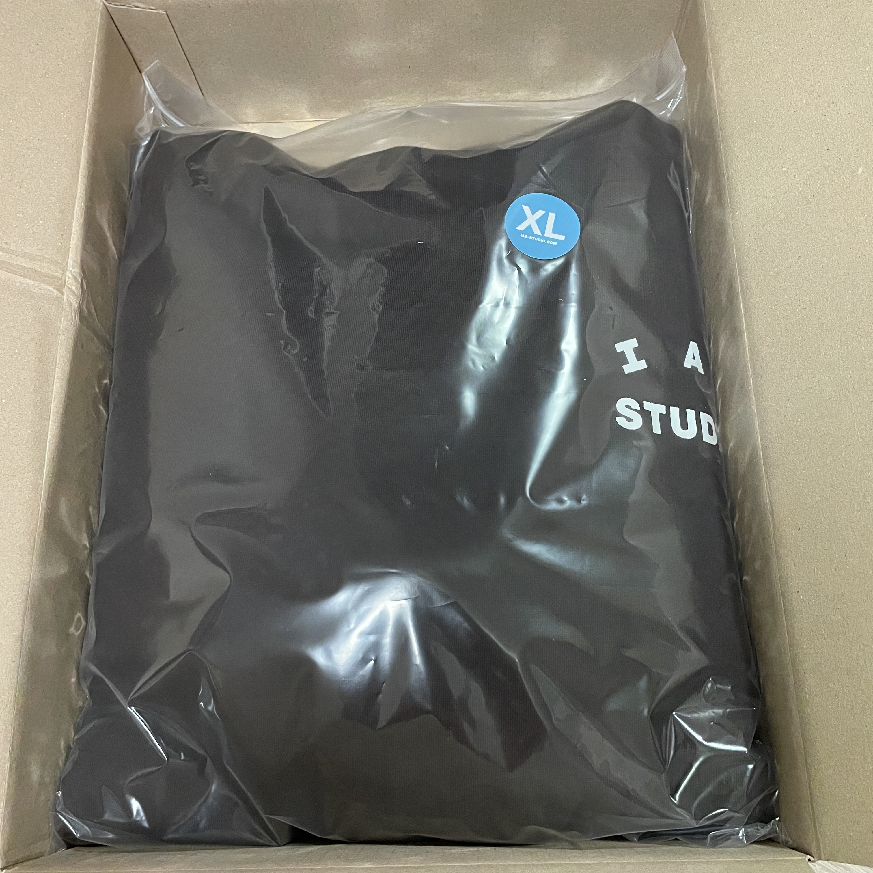 IAB Studio Hoodie Brown 착용 스타일