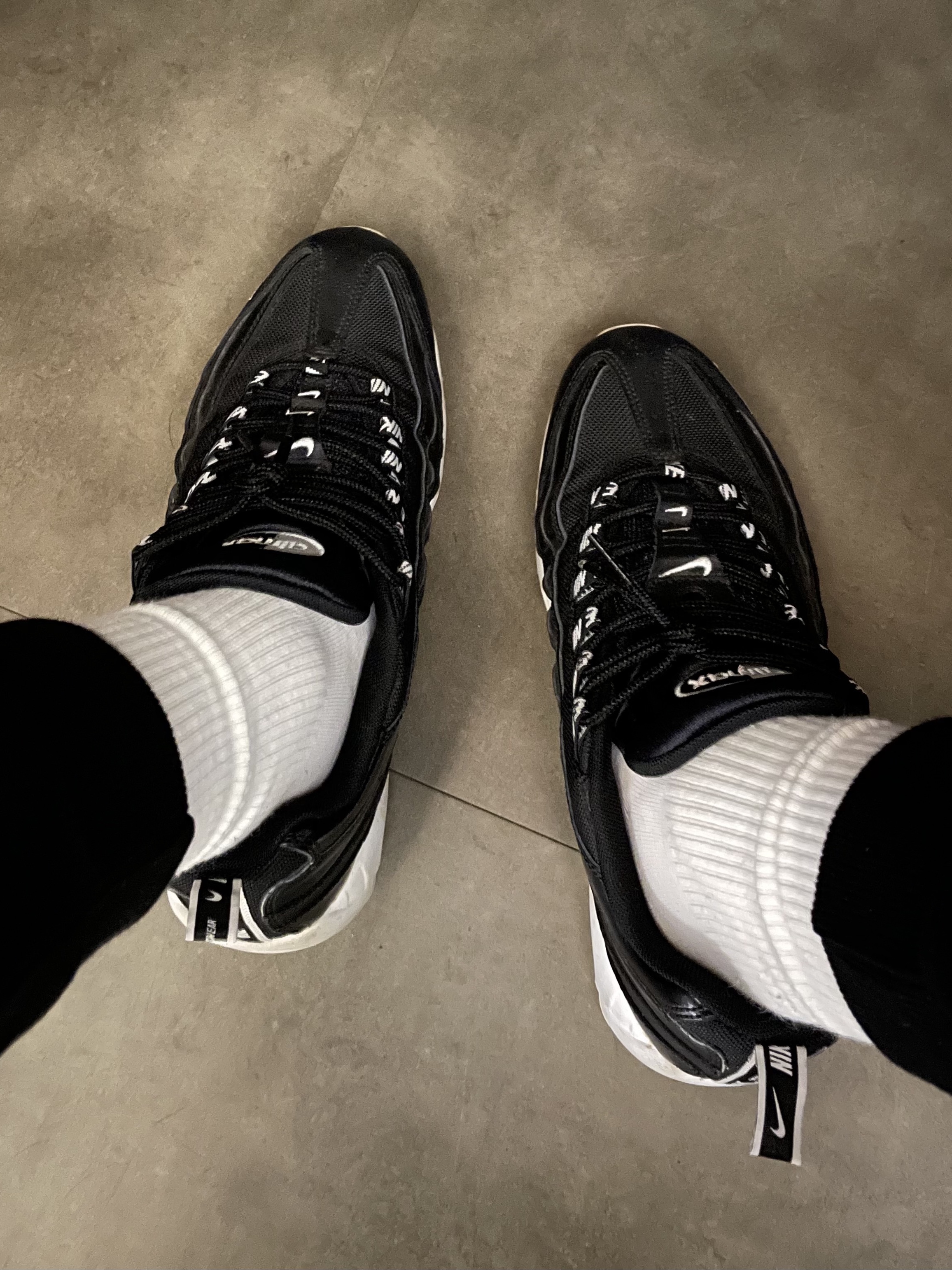 Nike Air Max 95 Overbranding Black 착용 스타일
