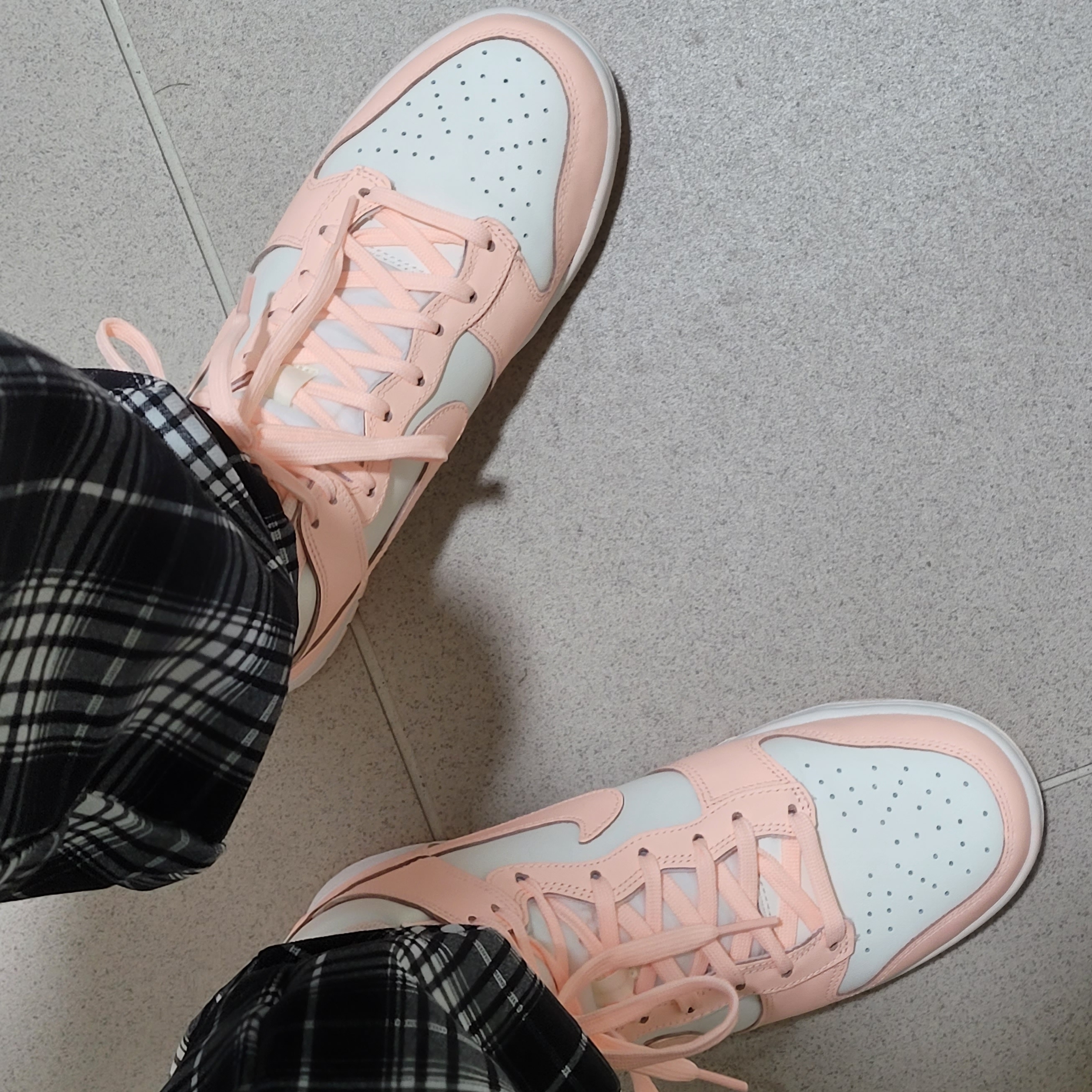 (W) Nike Dunk High Crimson Tint 착용 스타일