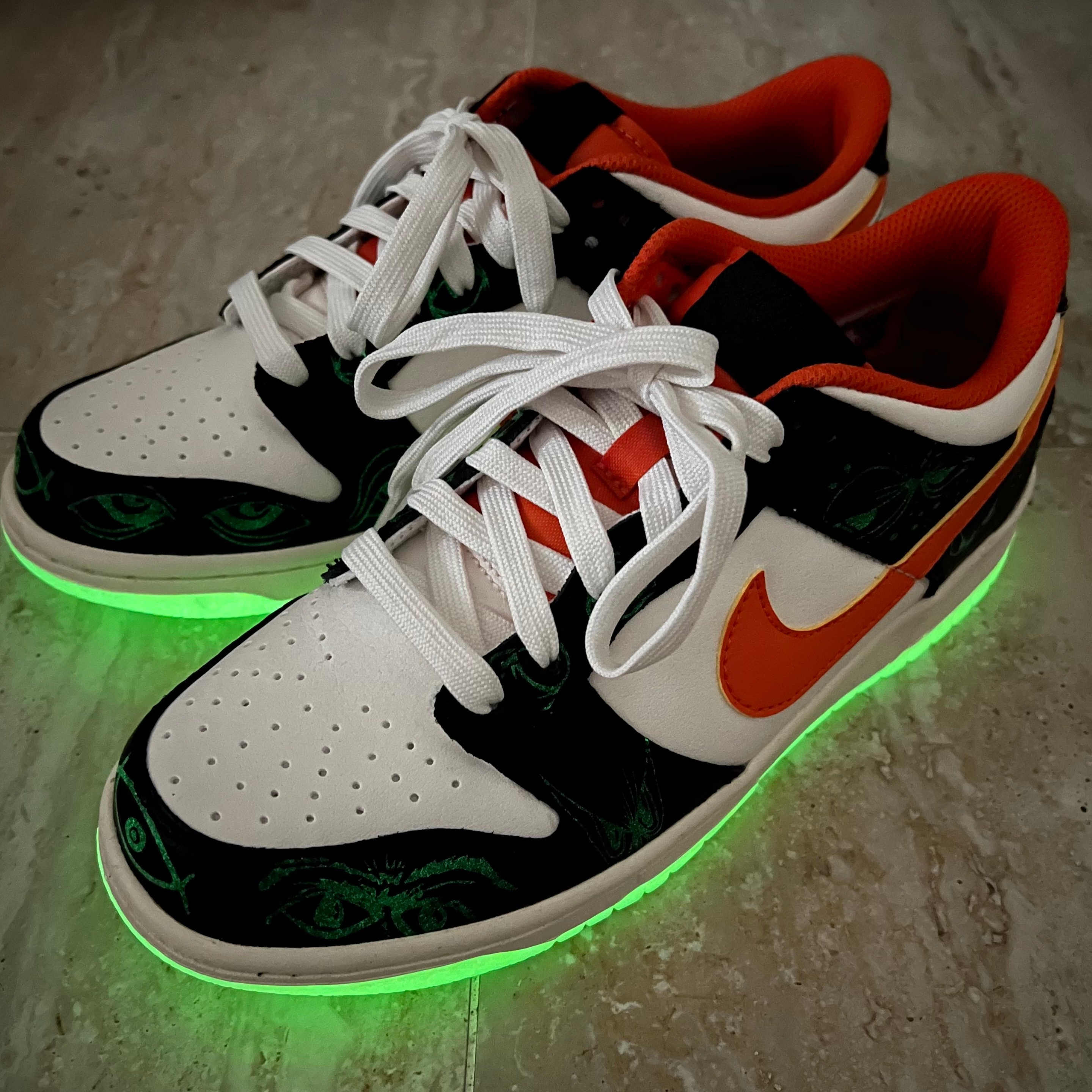 (GS) Nike Dunk Low PRM Halloween, Nike Heritage 86 Futura Washed Cap Black White 착용 스타일 - 2