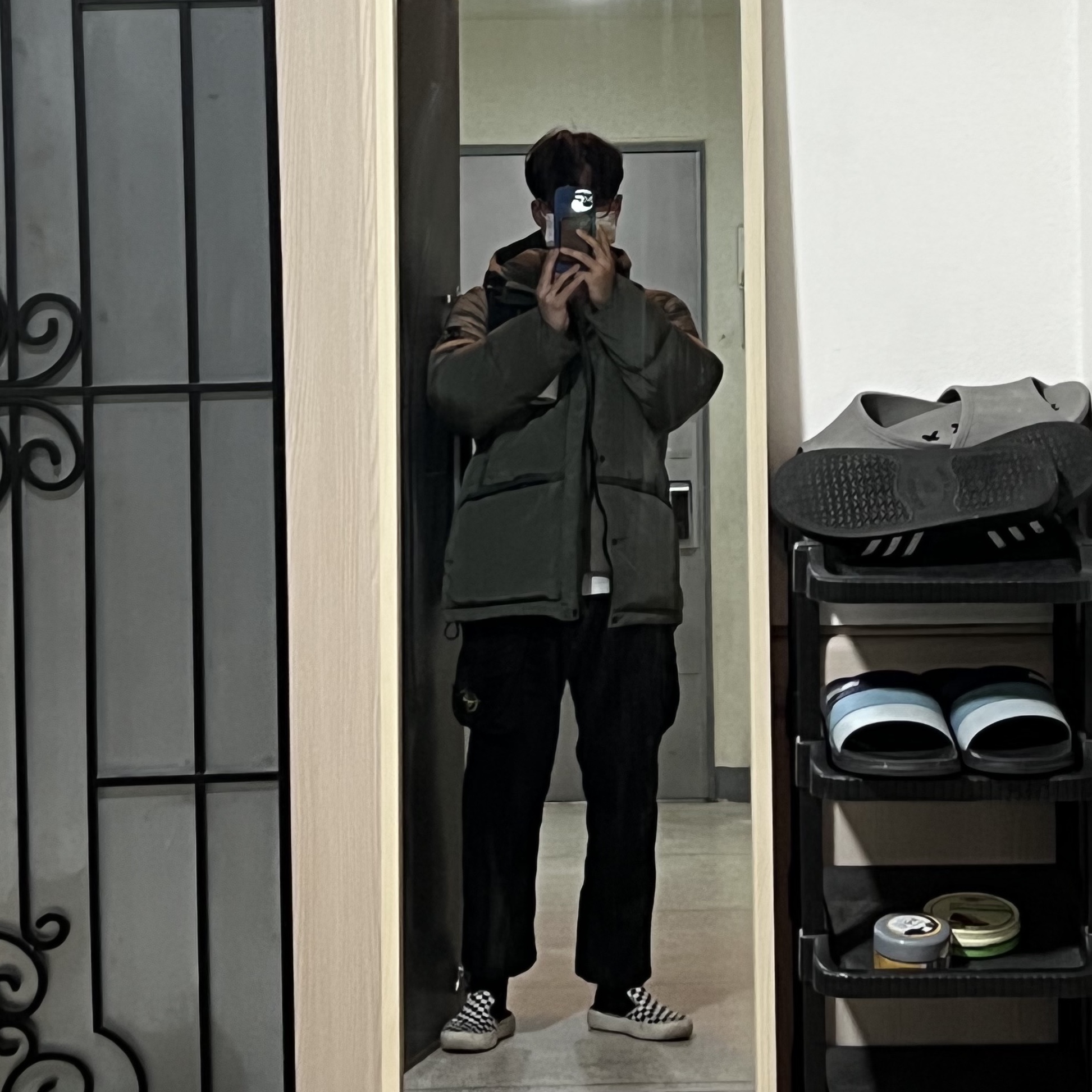 Stone Island 44508 Nylon Metal Down-TC Jacket Olive - 21FW, Stone Island 30203 Cargo Pants 5 Pockets Black - 21SS 착용 스타일 - 2