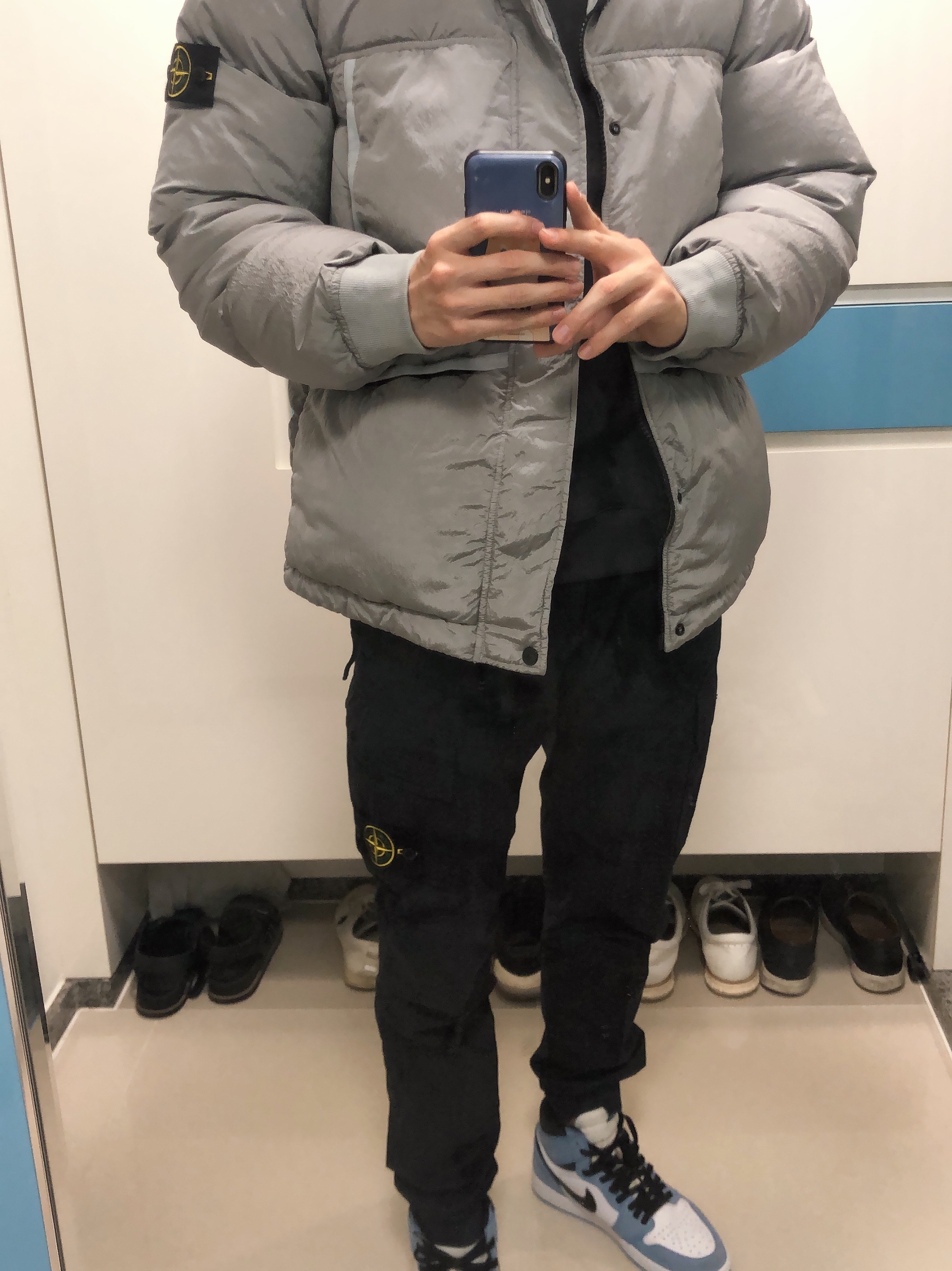Stone Island 44508 Nylon Metal Down-TC Jacket Light Grey - 21FW, Jordan 1 Retro High OG University Blue 착용 스타일