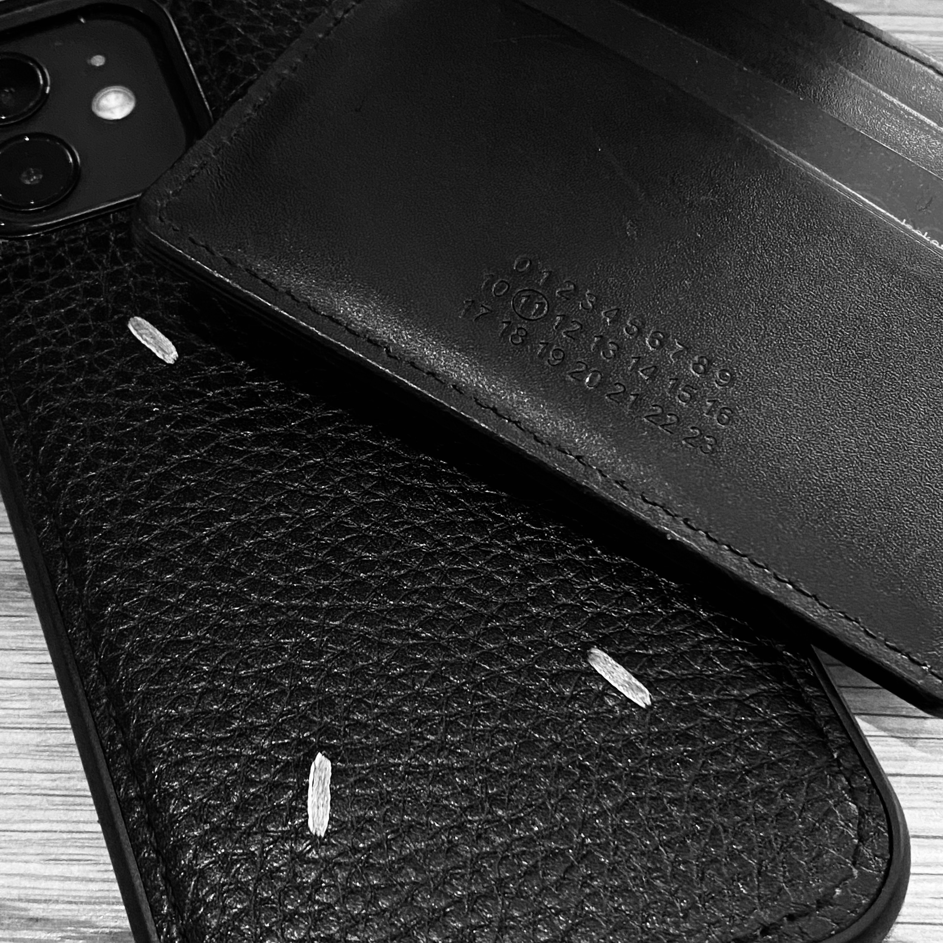 Maison Margiela Black Numbers Logo Card Holder Black 착용 스타일