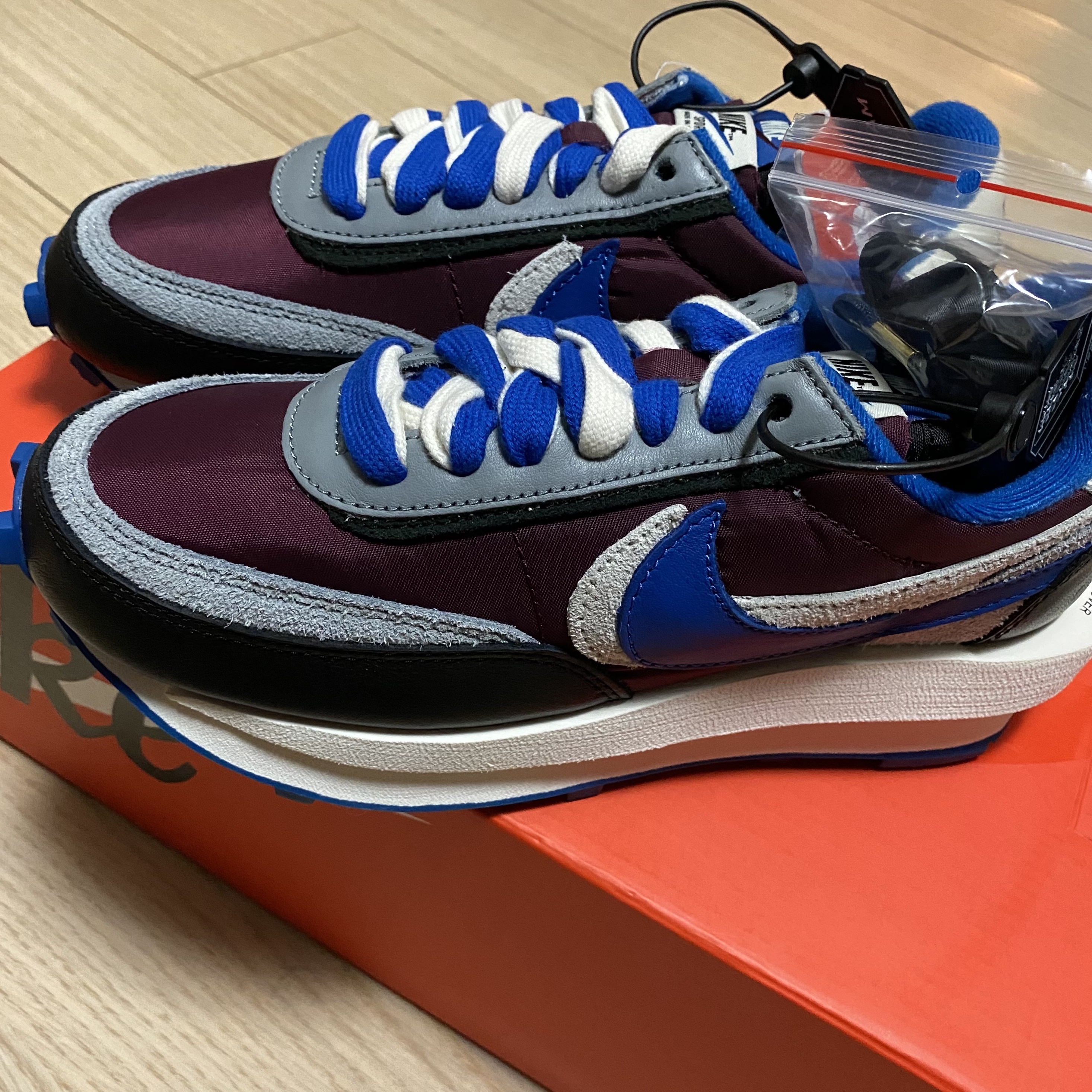 Nike x Sacai x Undercover LDWaffle Night Maroon Team Royal 착용 스타일