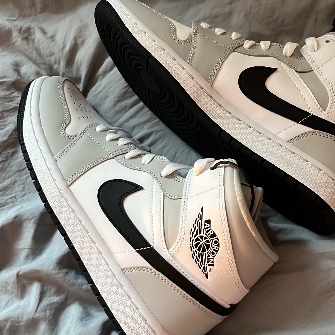 (W) Jordan 1 Mid Grey Fog 착용 스타일