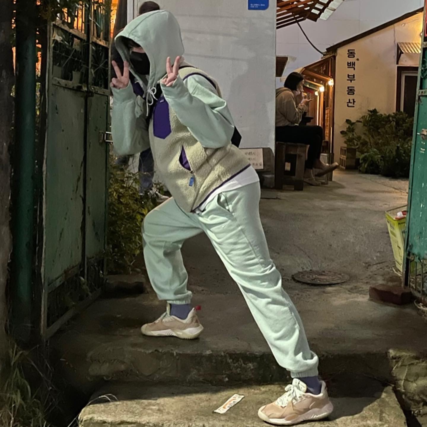 Nike M NRG Hoodie Wash Pistachio Frost, Jordan Delta SP Vachetta Tan 착용 스타일 - 1