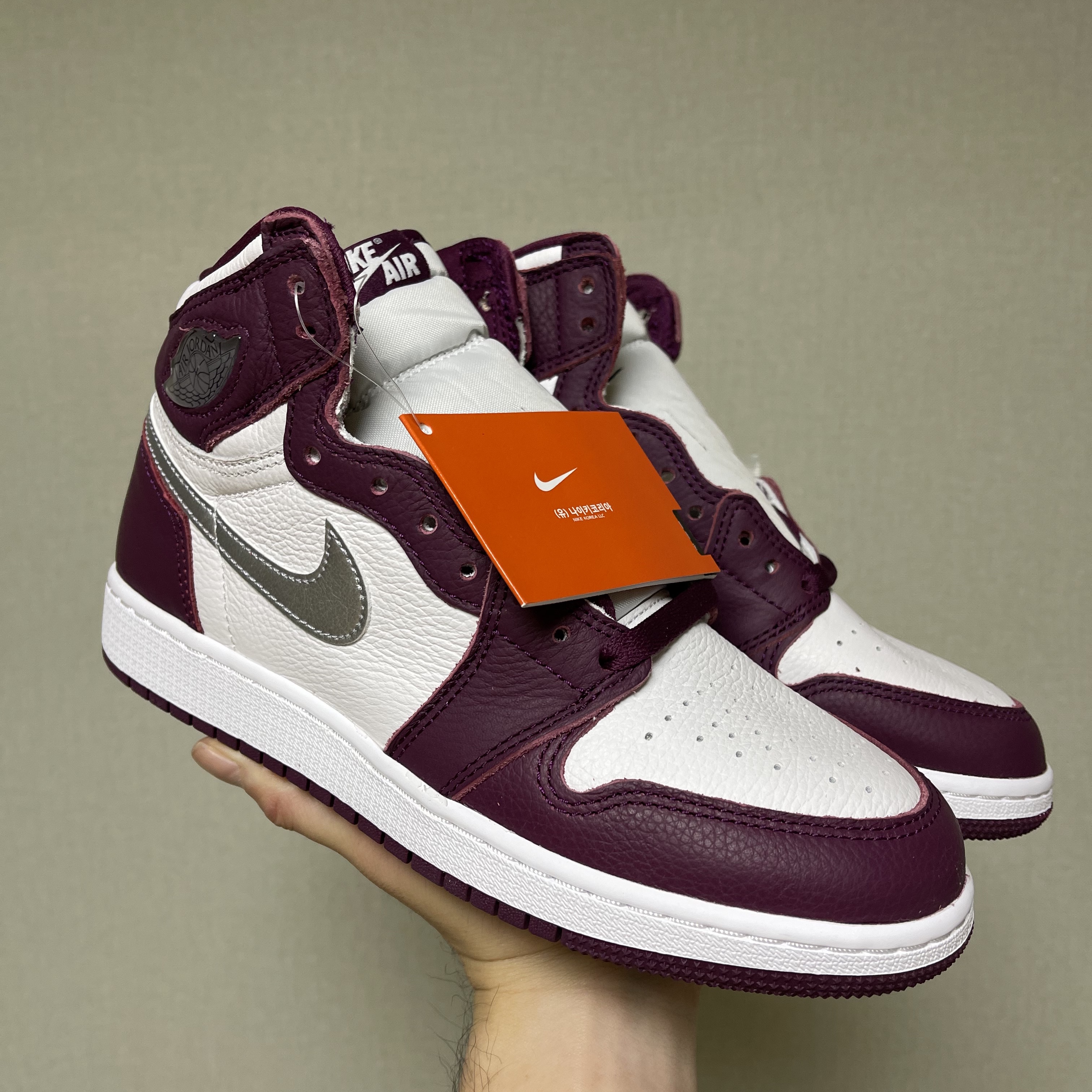(GS) Jordan 1 Retro High OG Bordeaux 착용 스타일 - 3