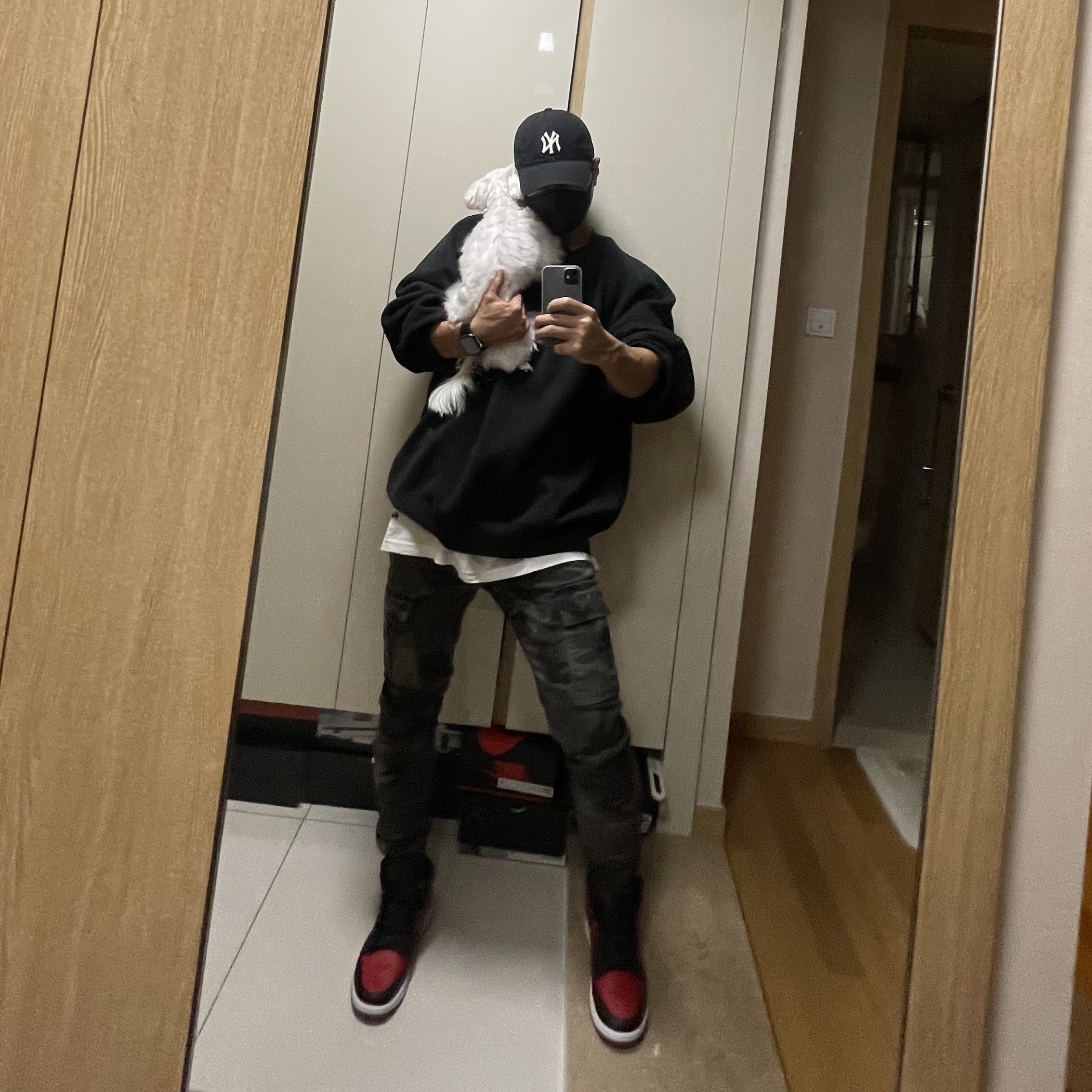 Essentials Pull-Over Crewneck Sweatshirt Black - 21SS, Jordan 1 Mid Bred Banned 2020 착용 스타일