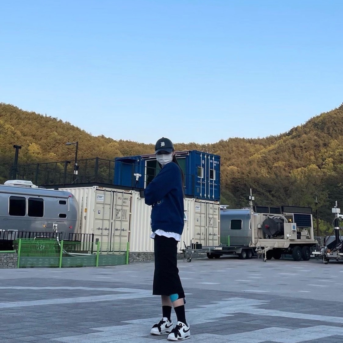 Nike x Peaceminusone Air Force 1 Low Para-Noise 2.0, Stussy Billiard Sweater Navy 착용 스타일