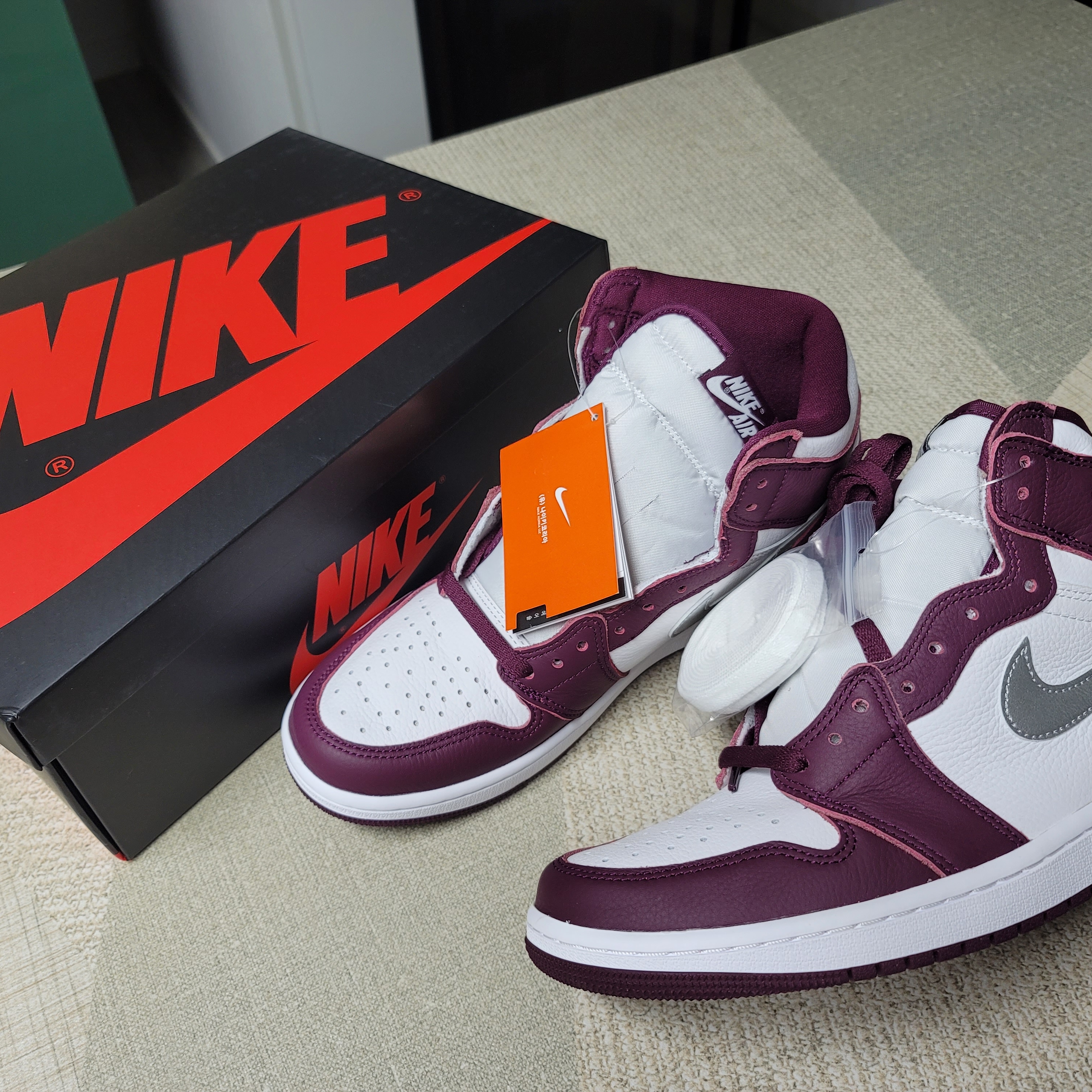 Jordan 1 Retro High OG Bordeaux 착용 스타일