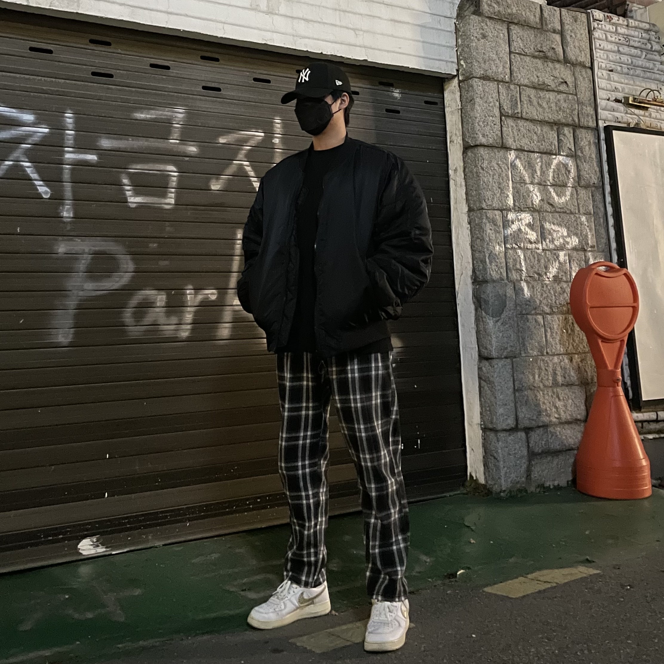 Nike Air Force 1 '07 LV8 Just Do It Pack White 착용 스타일