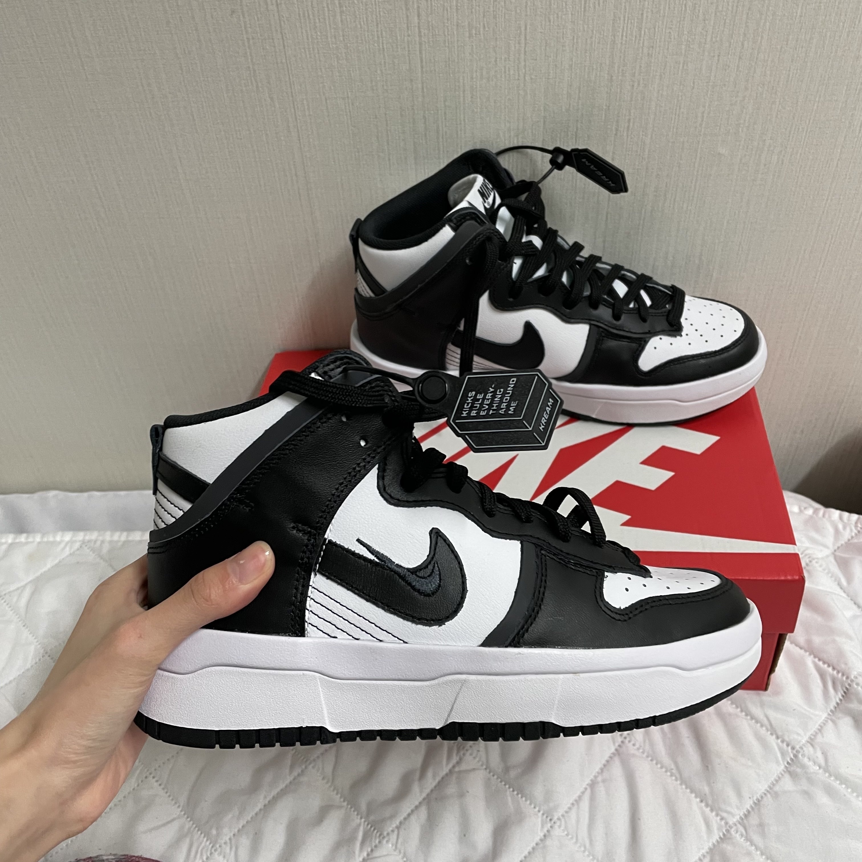 (W) Nike Dunk High Up Black and White 착용 스타일 - 1