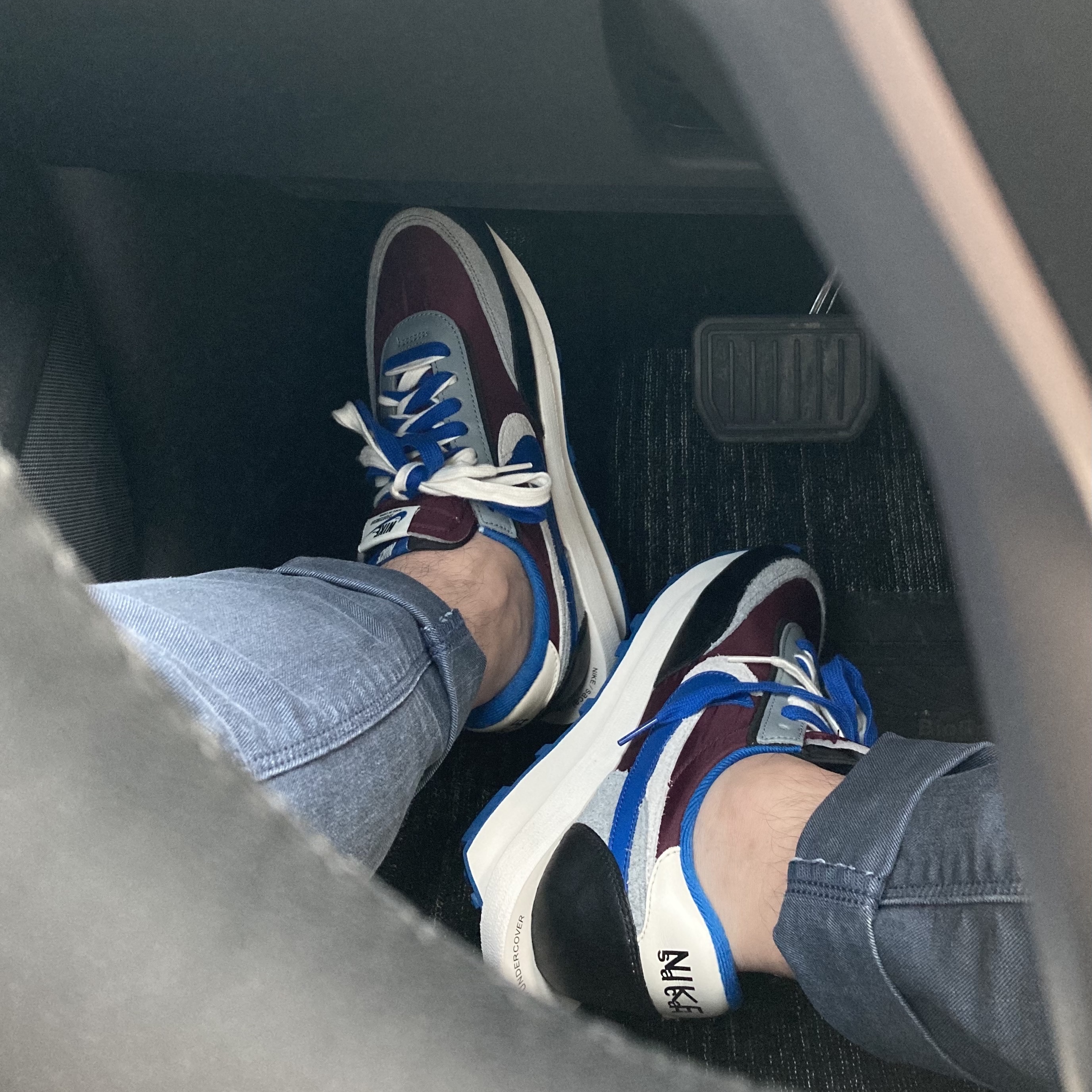 Nike x Sacai x Undercover LDWaffle Night Maroon Team Royal 착용 스타일