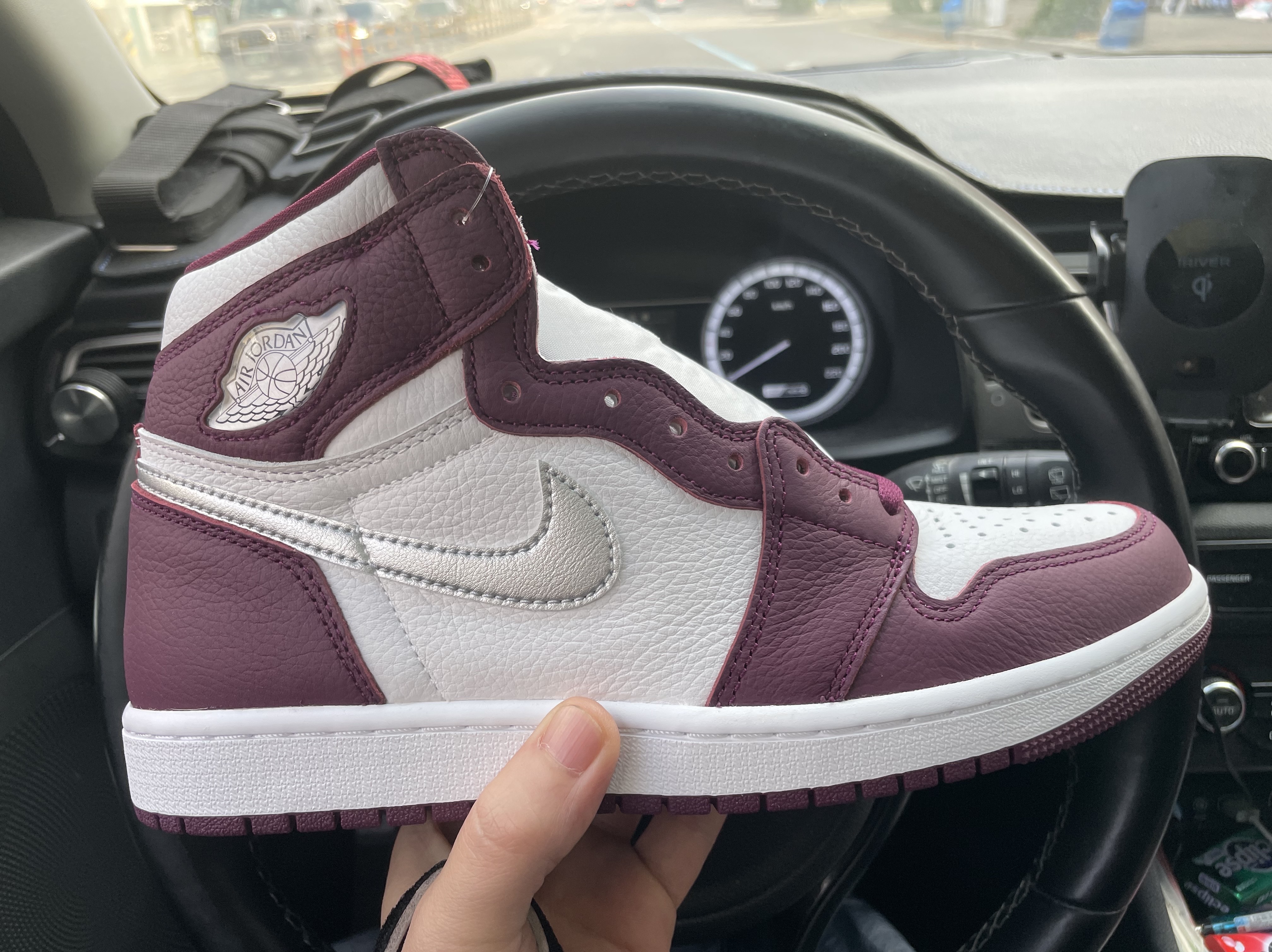 Jordan 1 Retro High OG Bordeaux 착용 스타일
