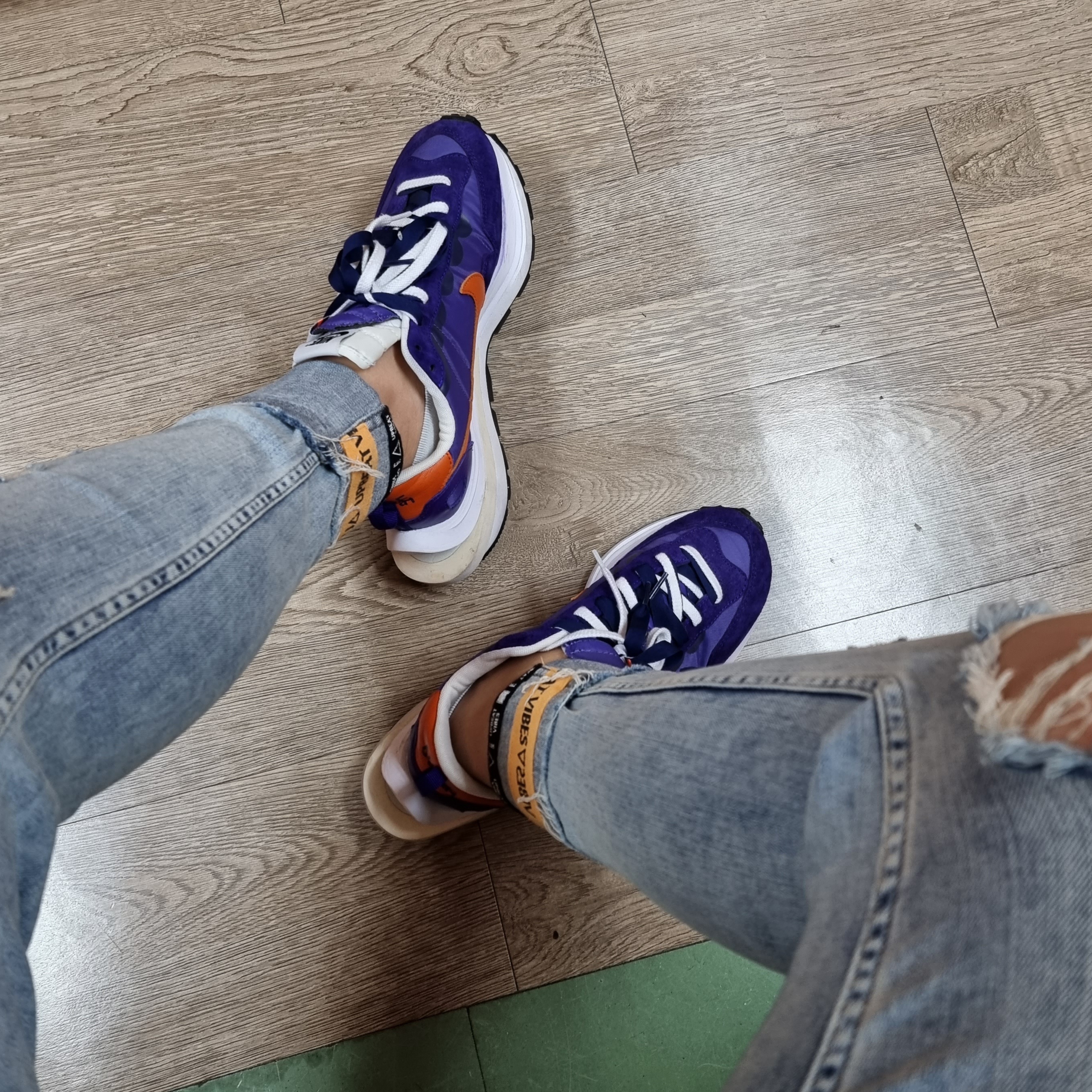 Nike x Sacai VaporWaffle Dark Iris 착용 스타일