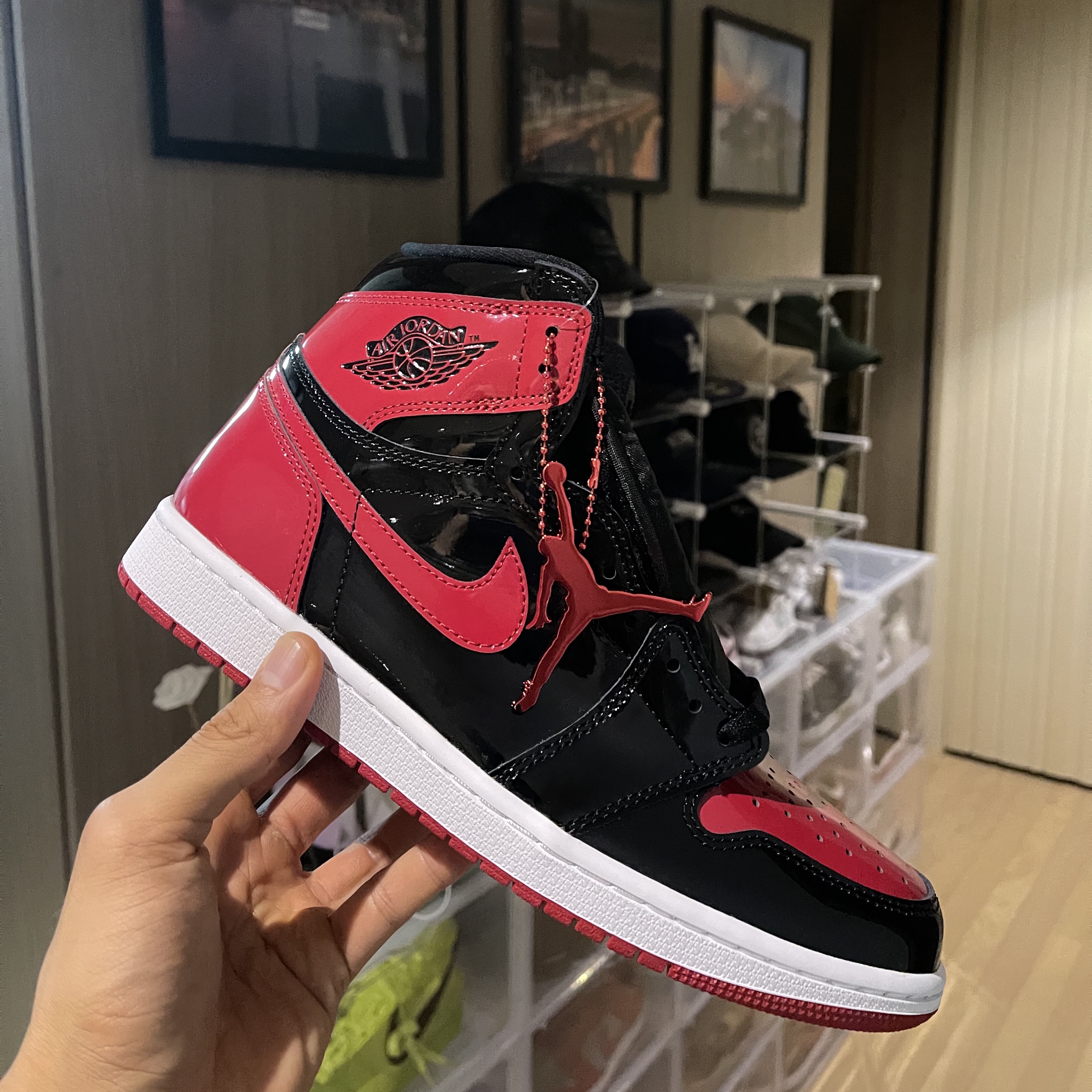 Jordan 1 Retro High OG Patent Bred 착용 스타일 - 1