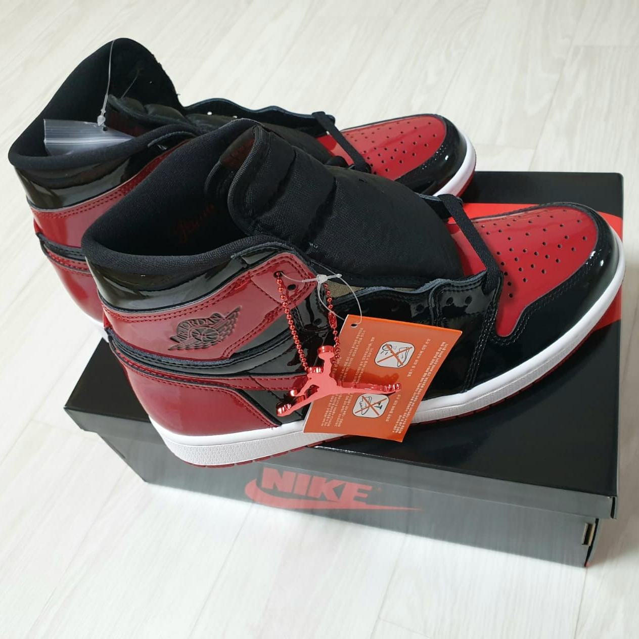 Jordan 1 Retro High OG Patent Bred 착용 스타일 - 2