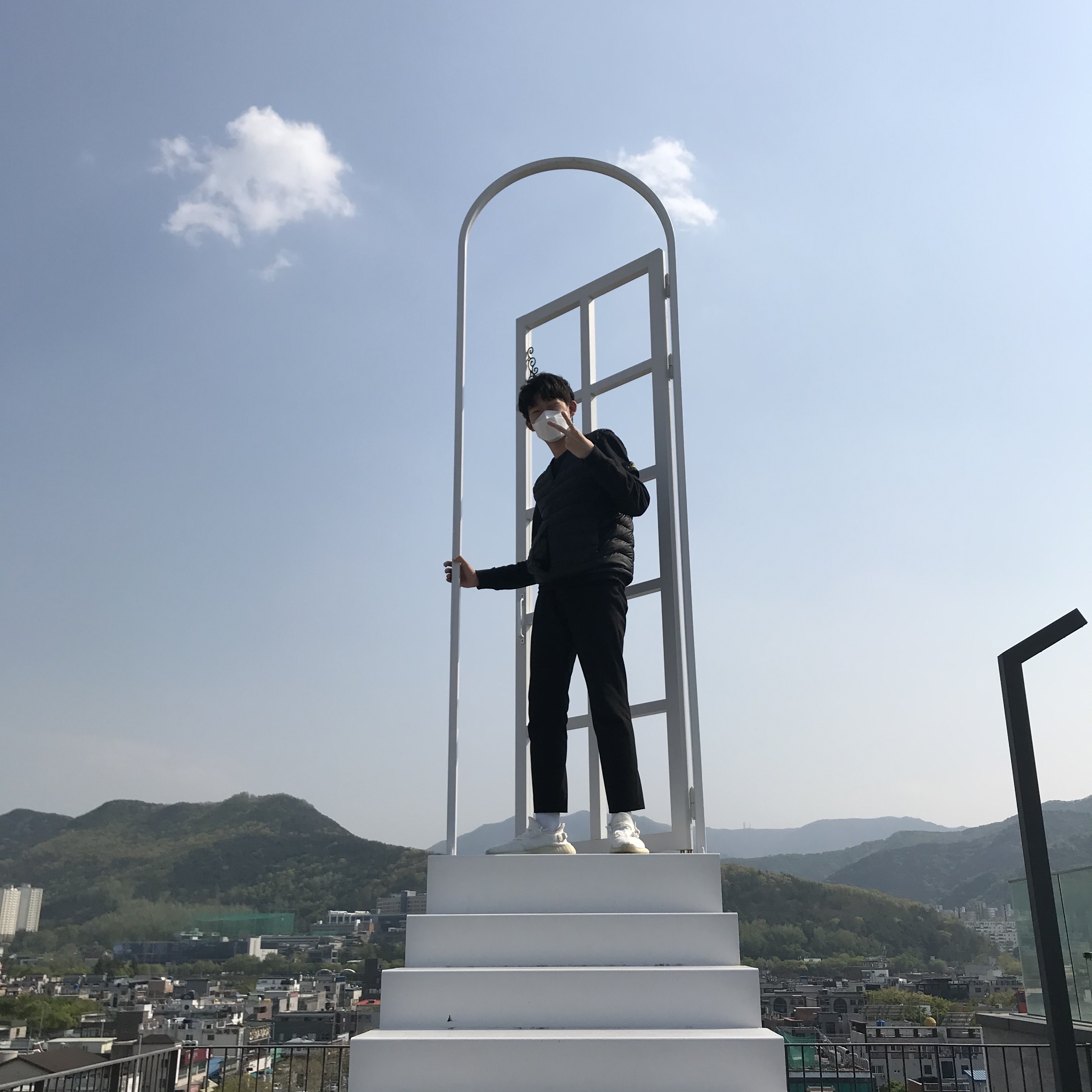 Adidas Yeezy Boost 350 V2 Cream/Triple White, Stone Island 63020 Crewneck Sweatshirt Black - 21FW 착용 스타일 - 2