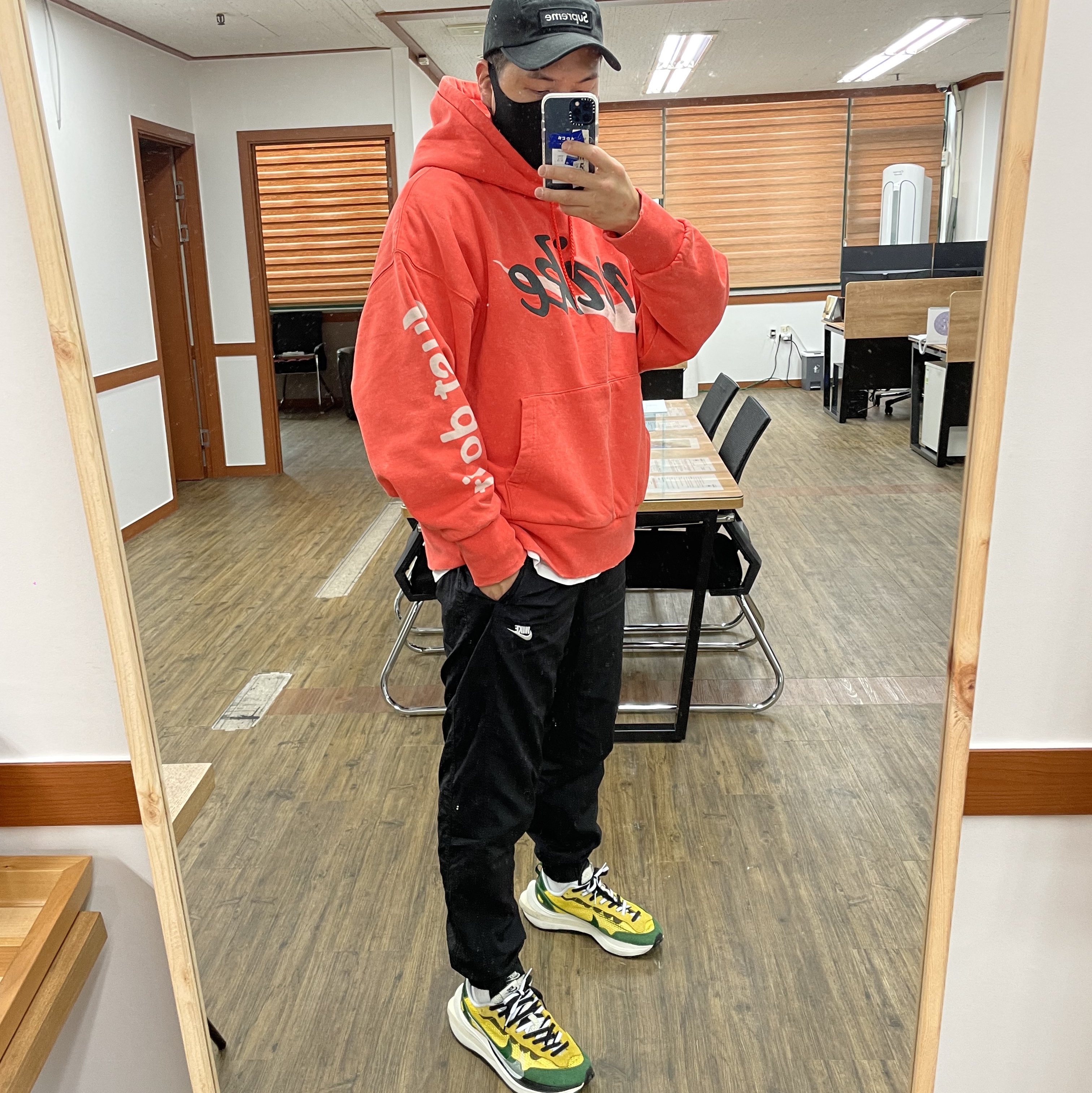 Nike x Cactus Plant Flea Market Shoebox Heavyweight Hooded Pullover Orange - US/EU, Nike x Sacai VaporWaffle Tour Yellow & Gorge Green Sail 착용 스타일 - 2