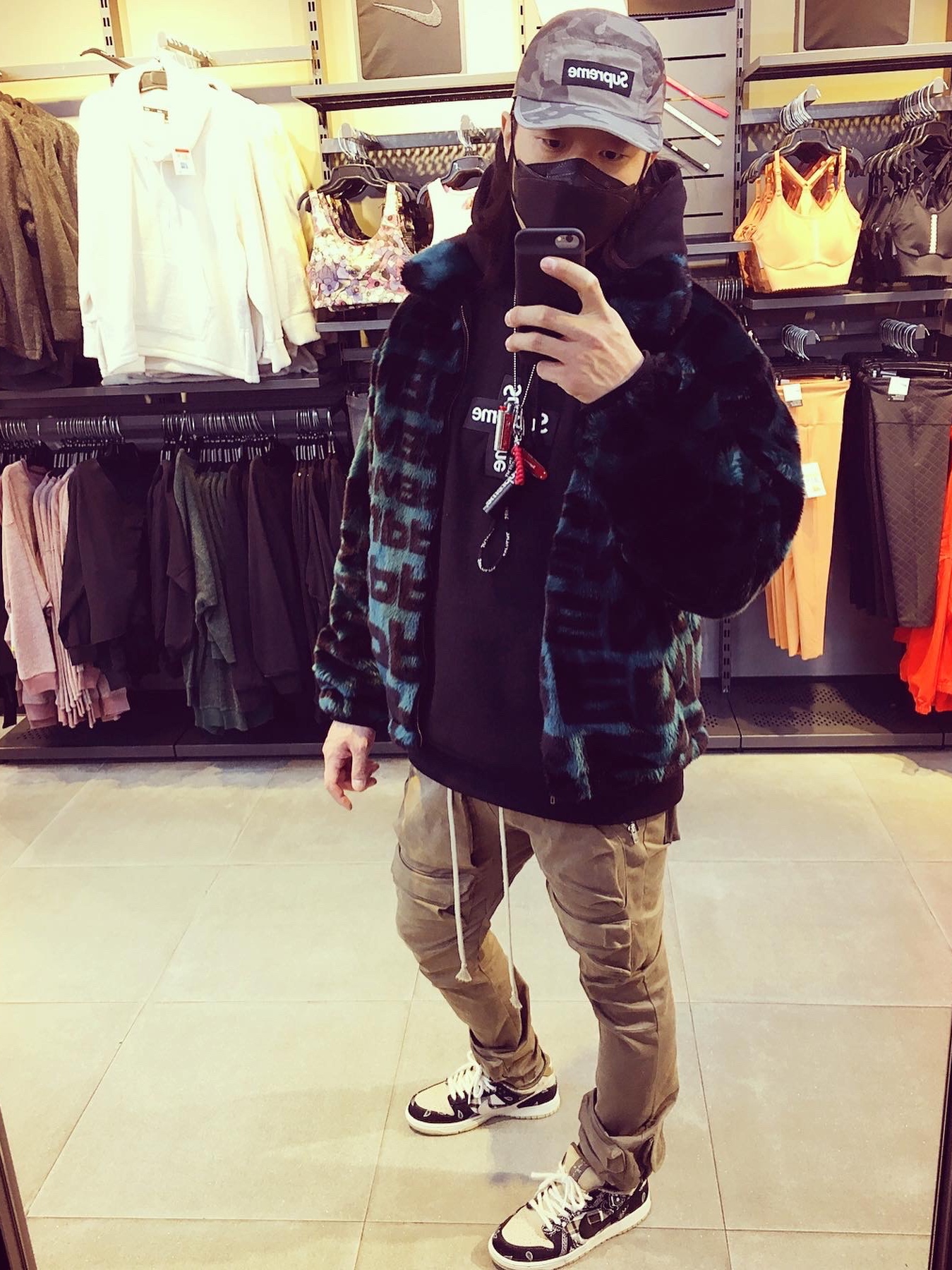 Nike x Travis Scott SB Dunk Low, Supreme Cross Box Logo Hooded Sweatshirt Black - 20FW 착용 스타일 - 5