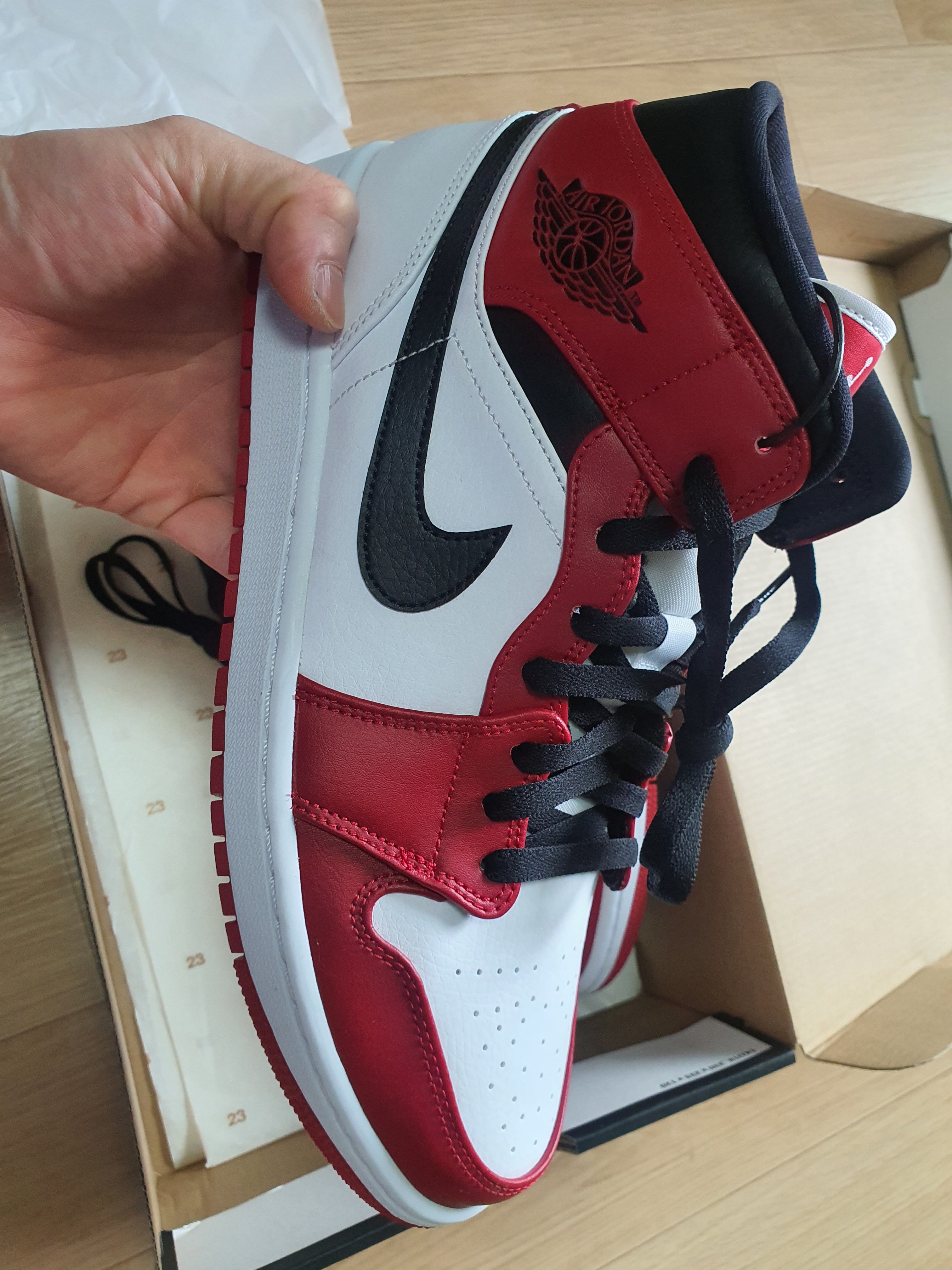 Jordan 1 Mid Chicago 2020 착용 스타일 - 2