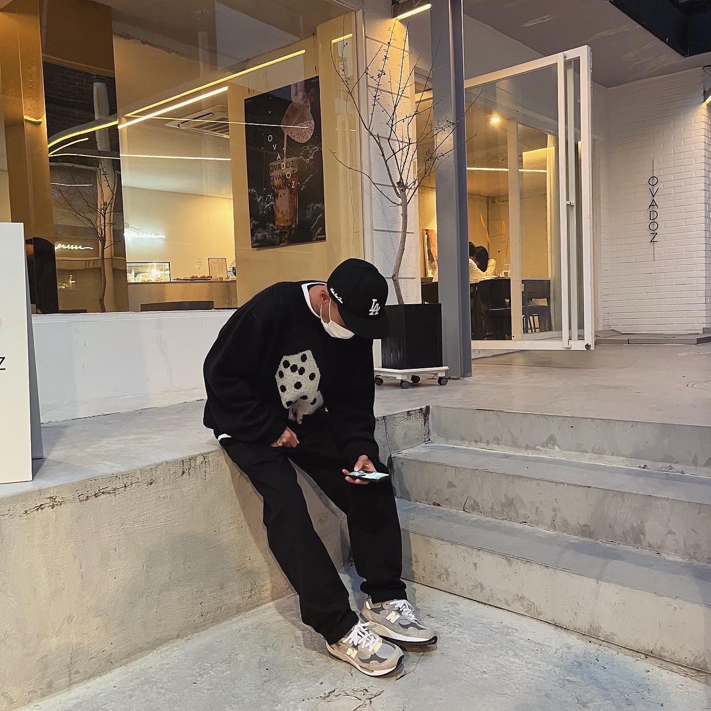 New Balance 992 Made in USA Grey - D Standard, Stussy Dice Mohair Sweater Black 착용 스타일 - 1