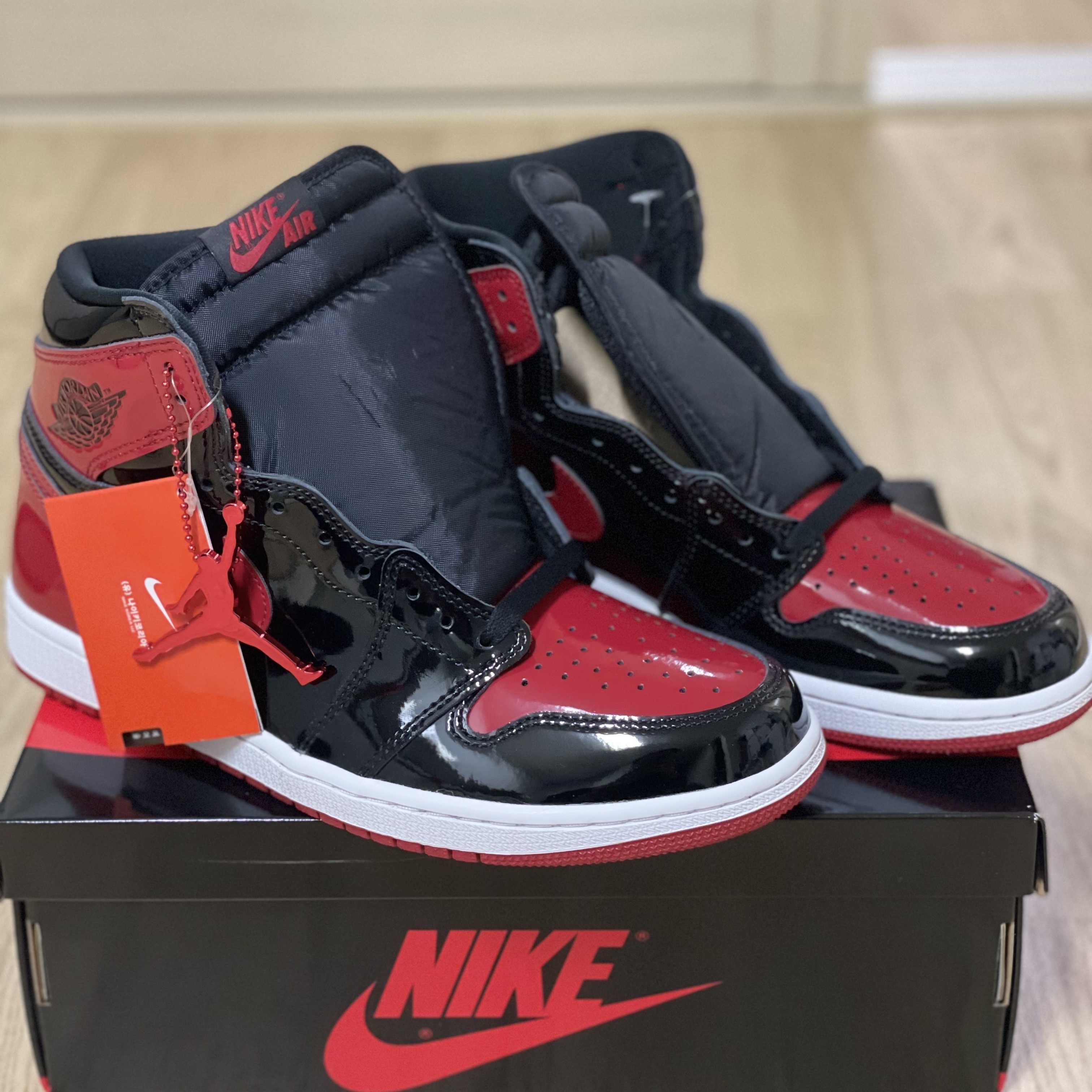 Jordan 1 Retro High OG Patent Bred 착용 스타일 - 2