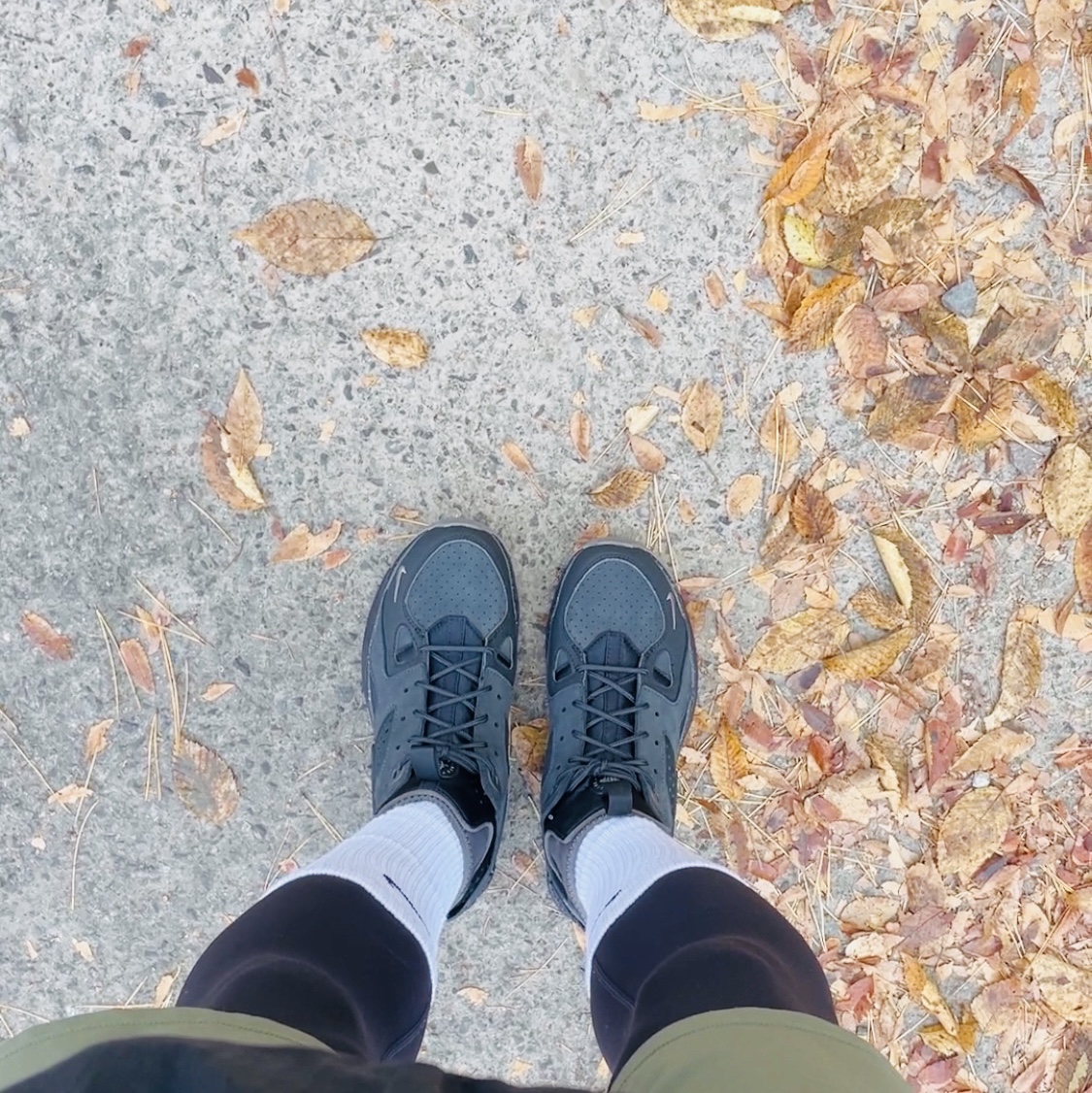 Nike ACG Air Mowabb Olive Grey 착용 스타일