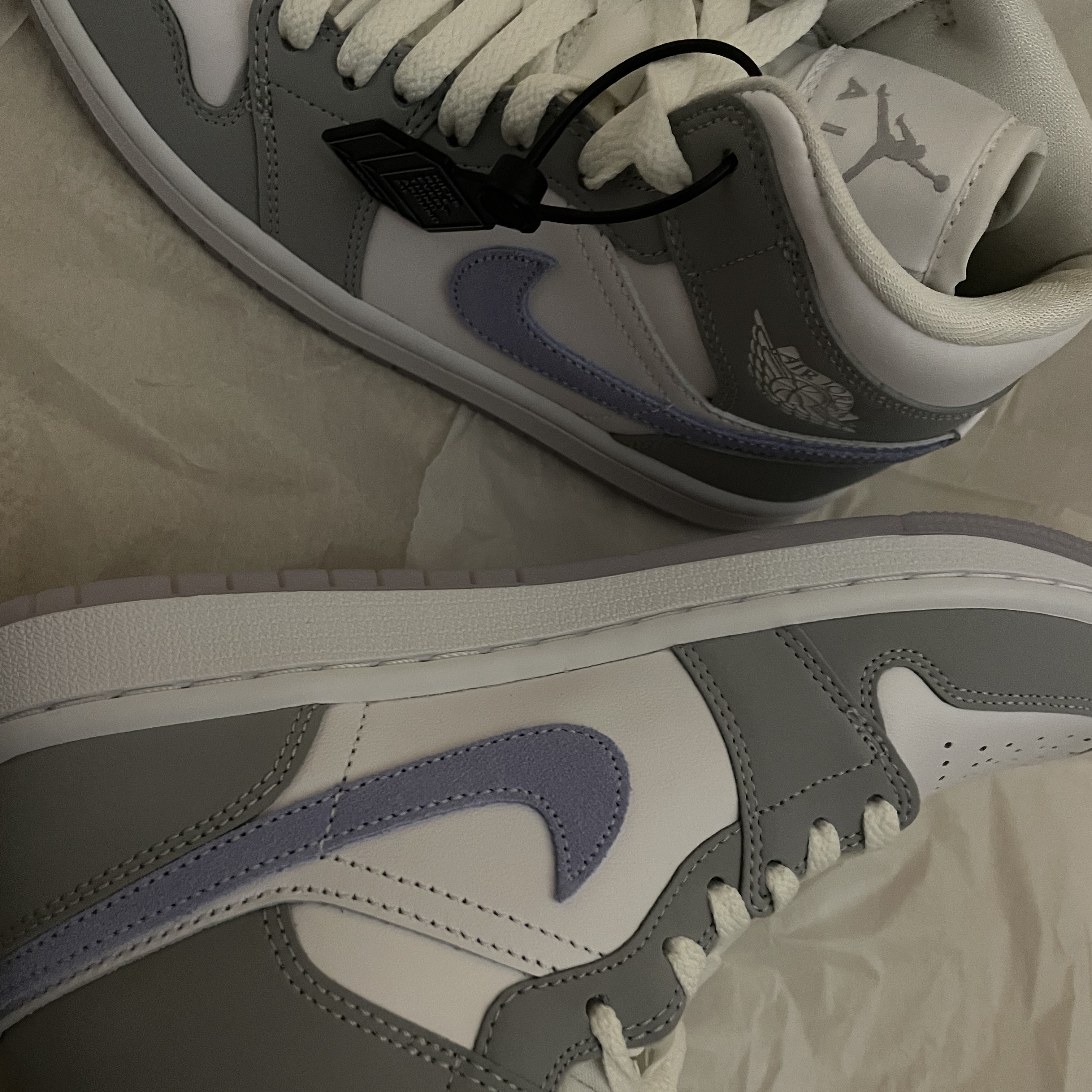 (W) Jordan 1 Mid Wolf Grey 착용 스타일 - 1