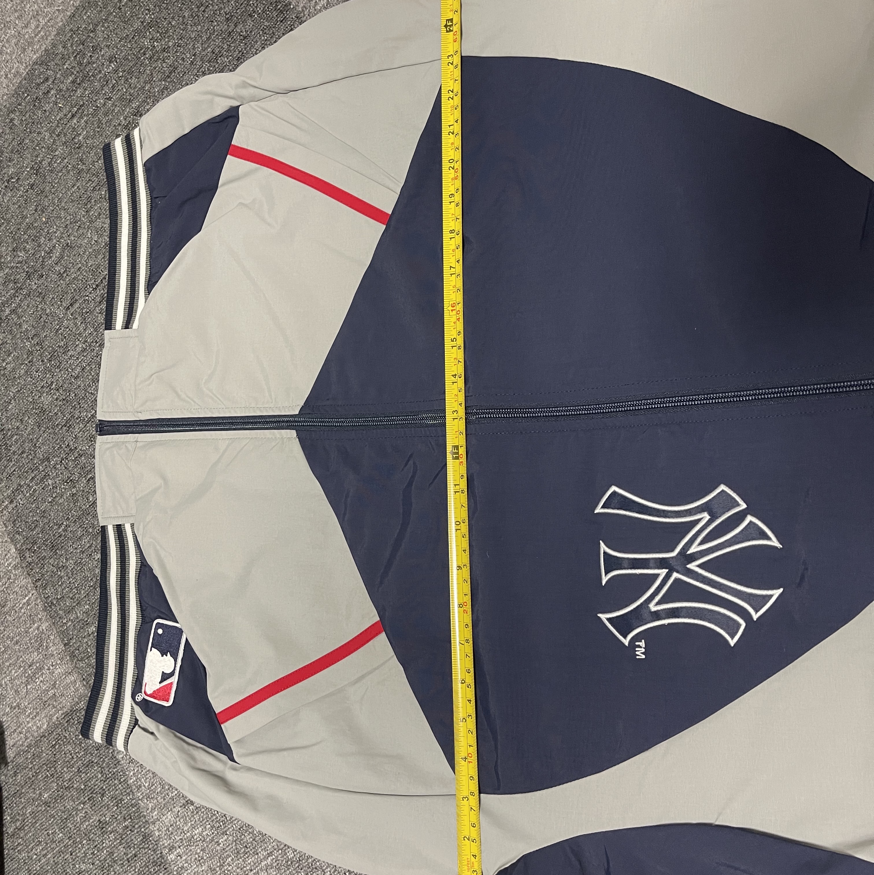 Supreme x New York Yankees Track Jacket Navy - 21FW, Supreme x New York Yankees Track Pants Navy - 21FW 착용 스타일 - 1
