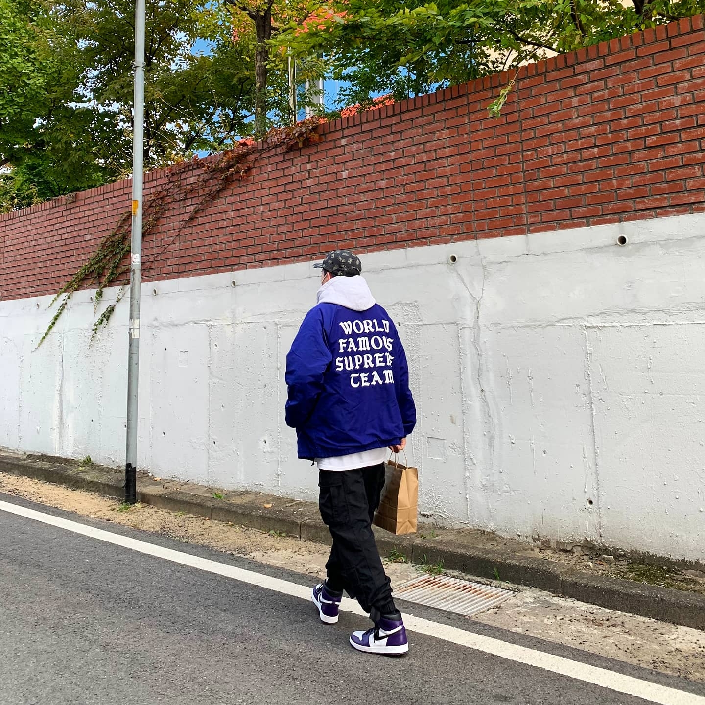 Jordan 1 Retro High OG Court Purple 2020, Supreme World Famous Coaches Jacket Light Orange - 20SS 착용 스타일